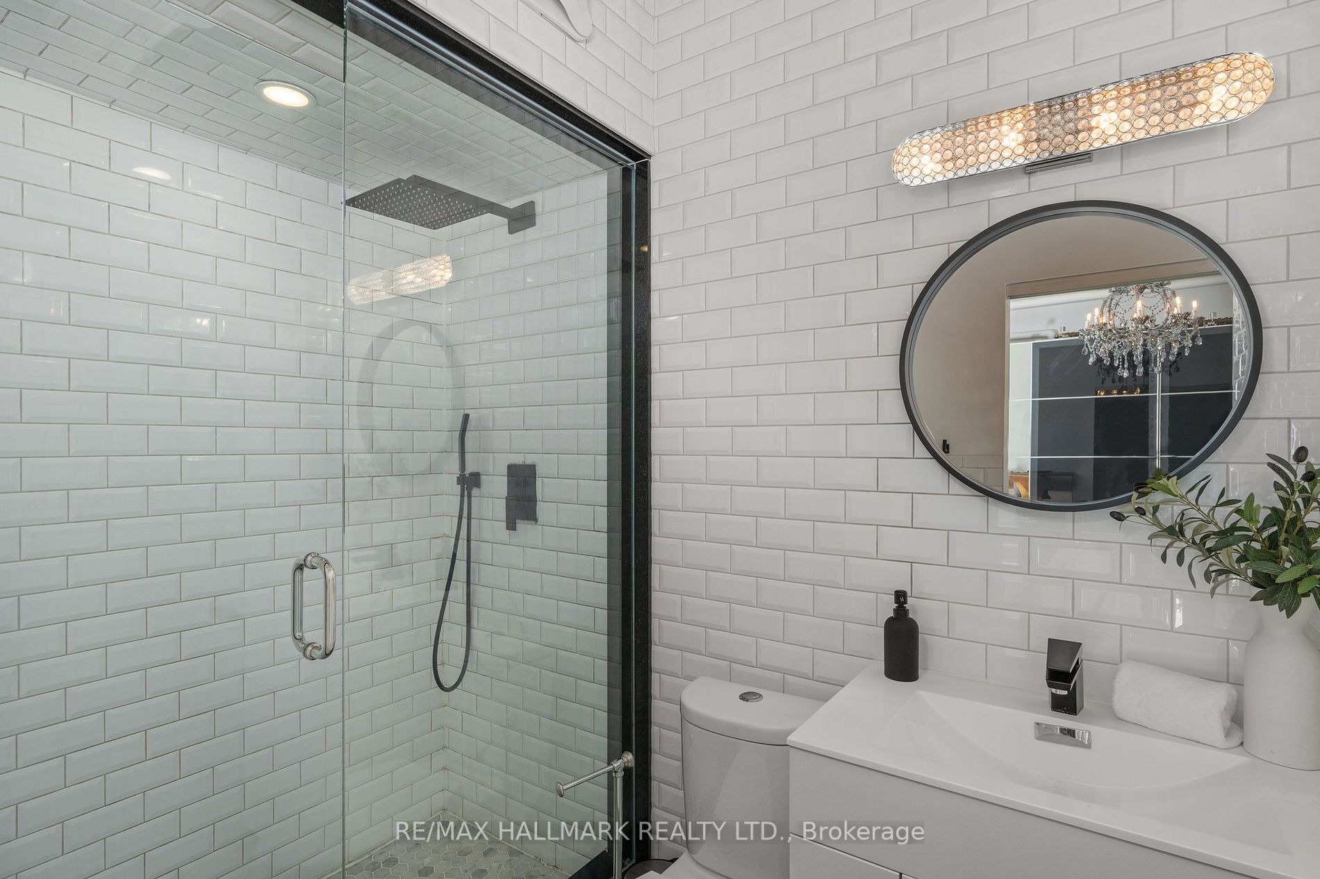 326 Carlaw Ave, #203