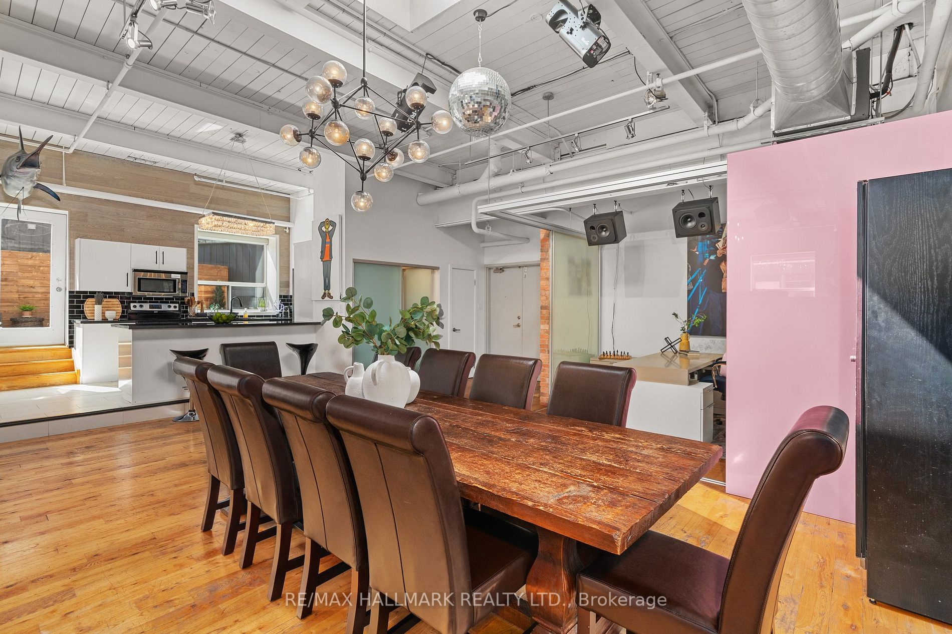 326 Carlaw Ave, #203