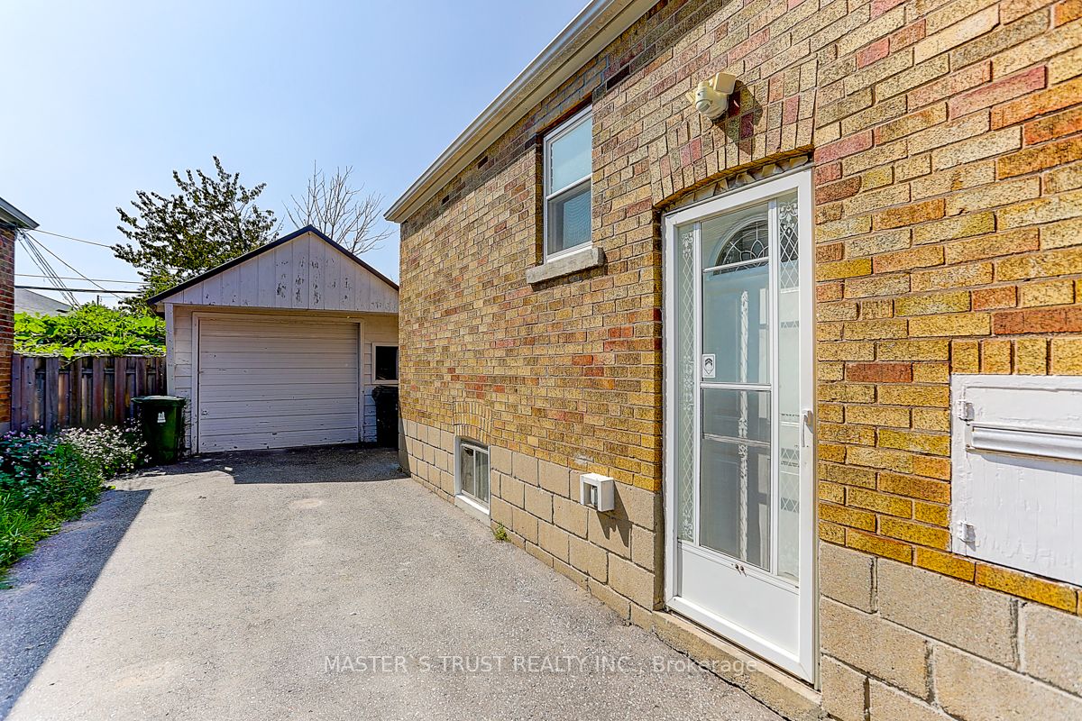1032 Kennedy Road