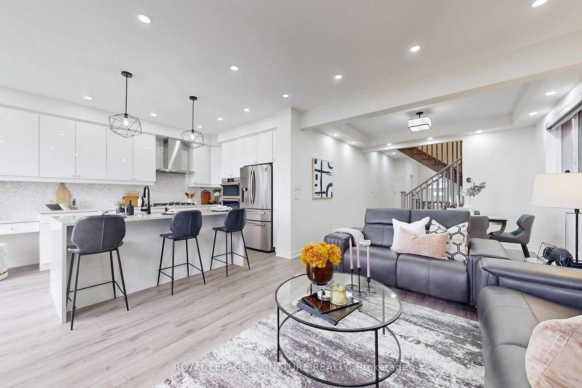 49 Broden Cres