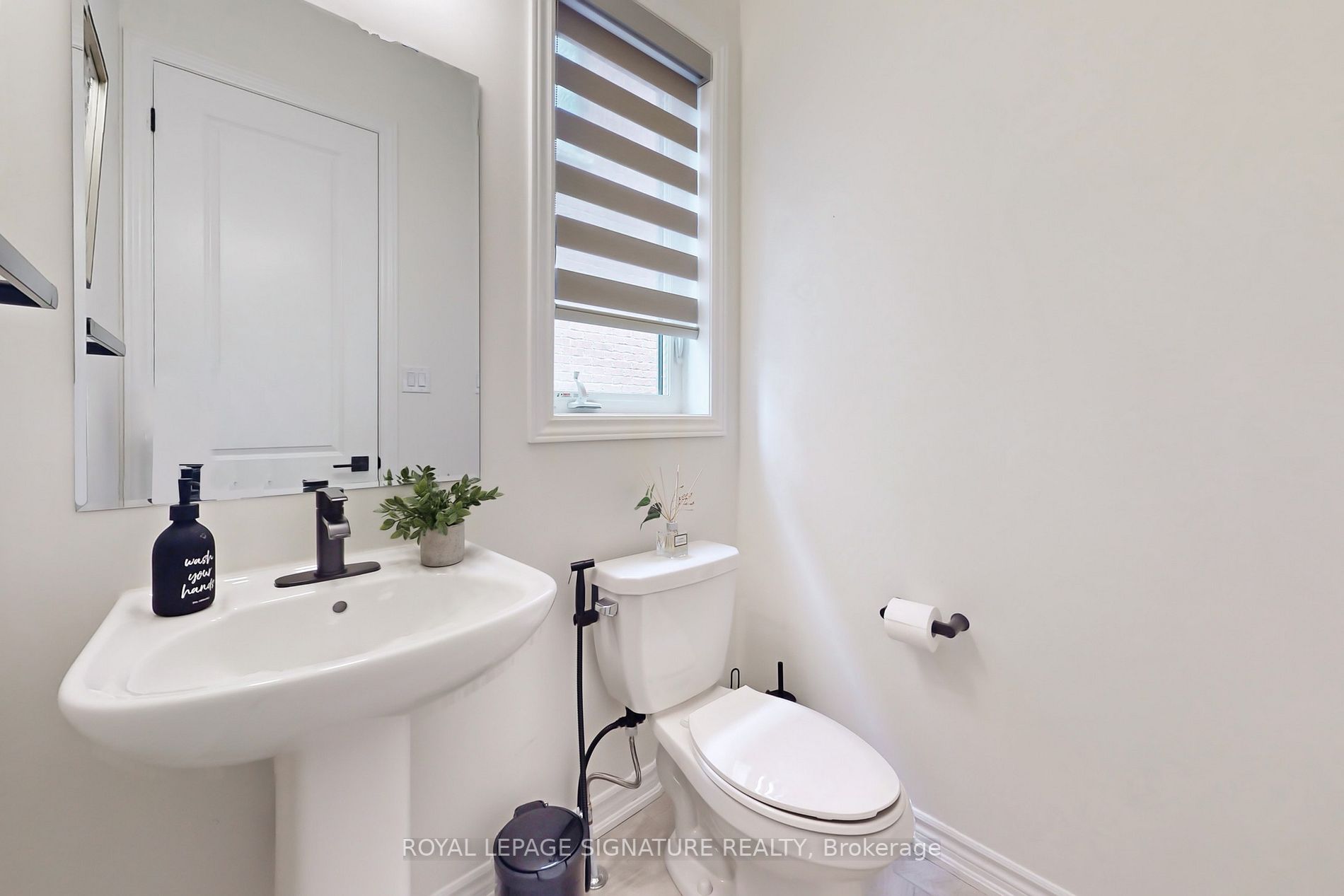 49 Broden Cres