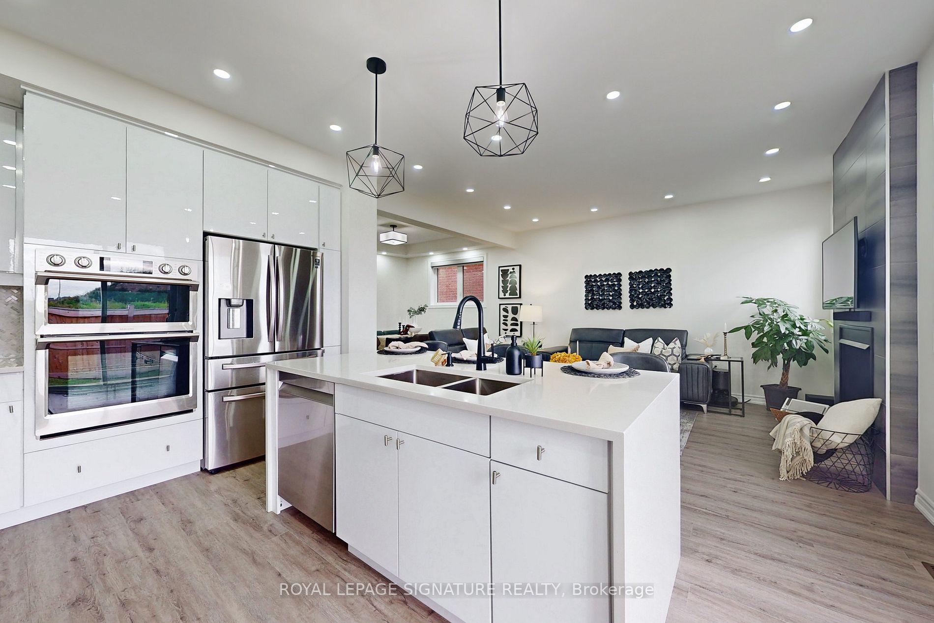 49 Broden Cres