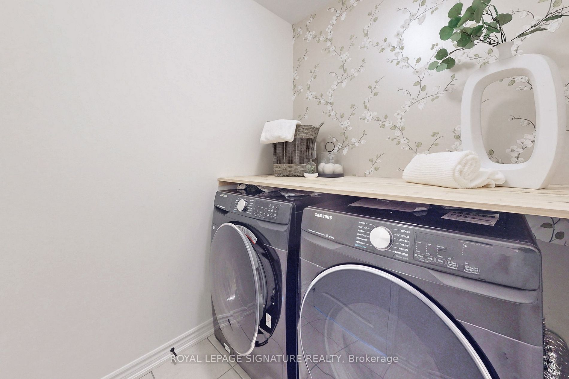 49 Broden Cres