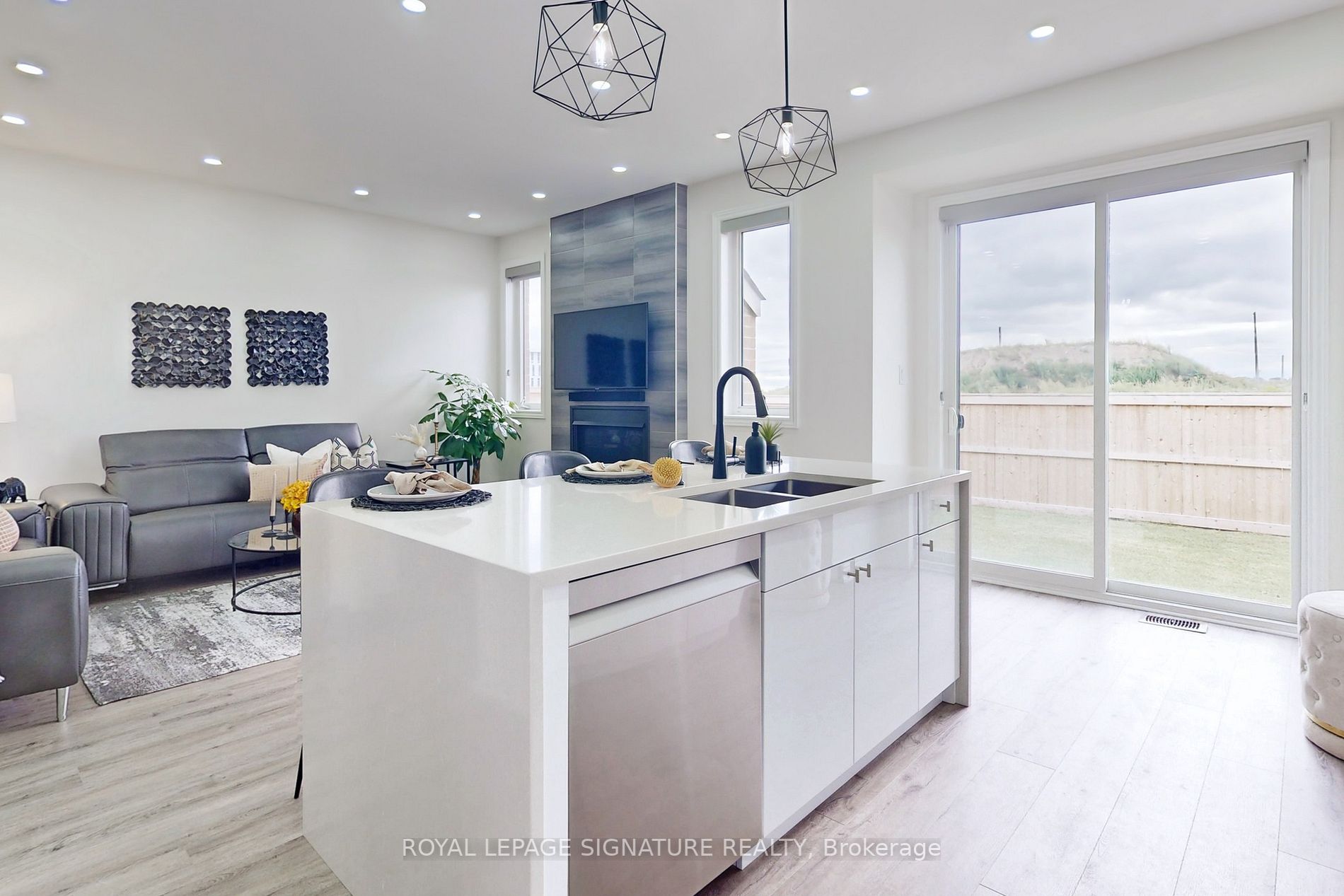 49 Broden Cres