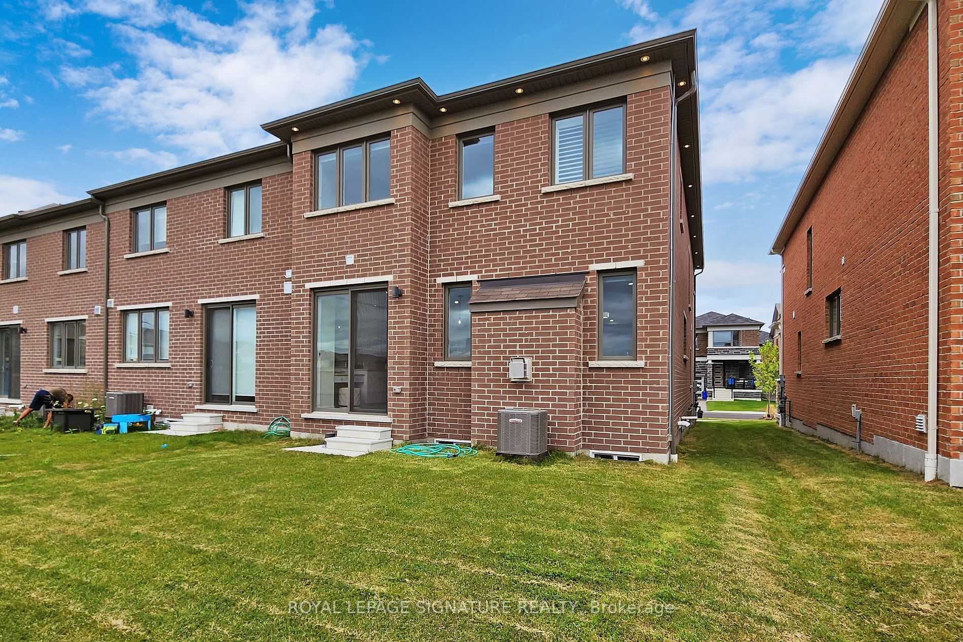 49 Broden Cres