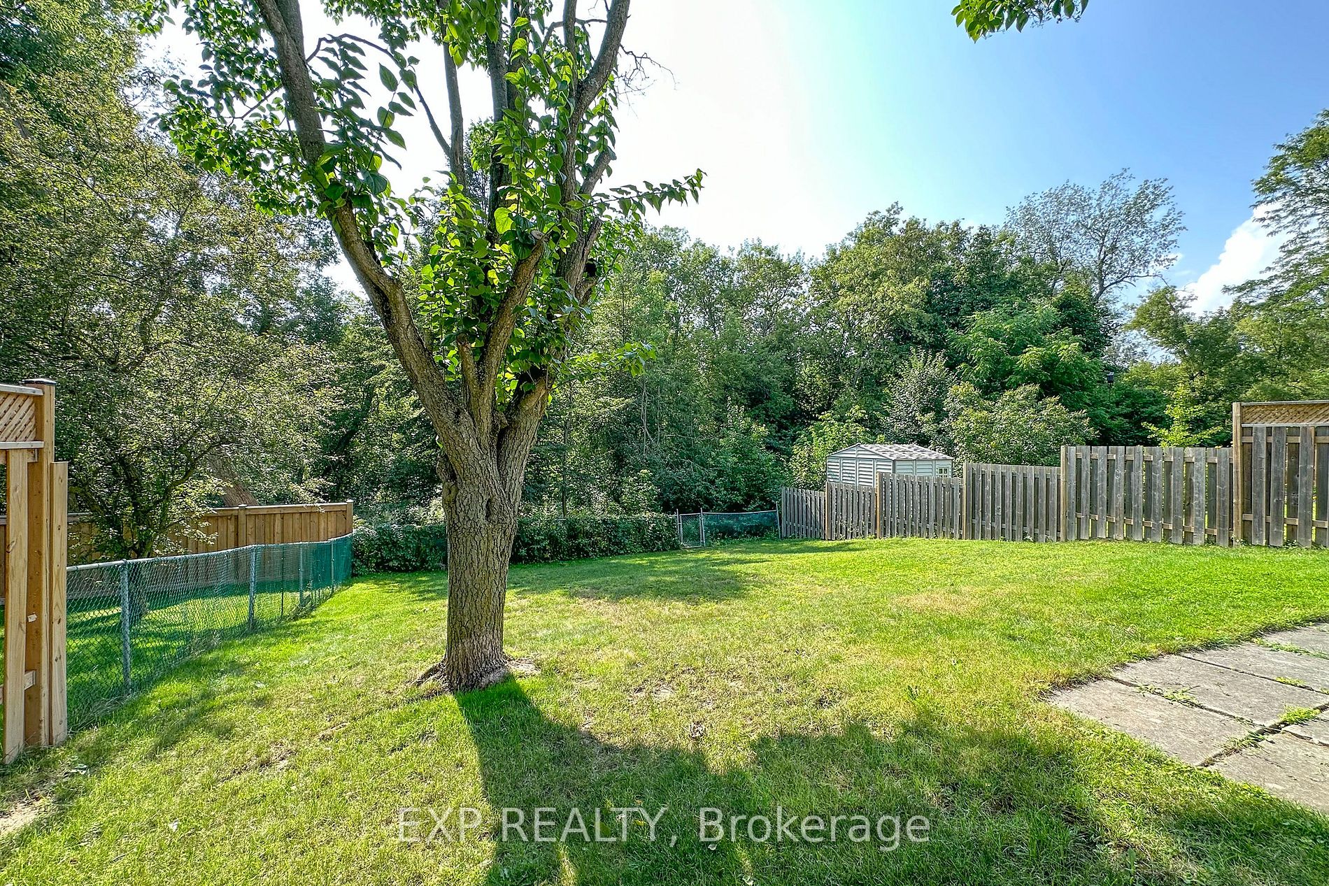 452 Camelot Dr