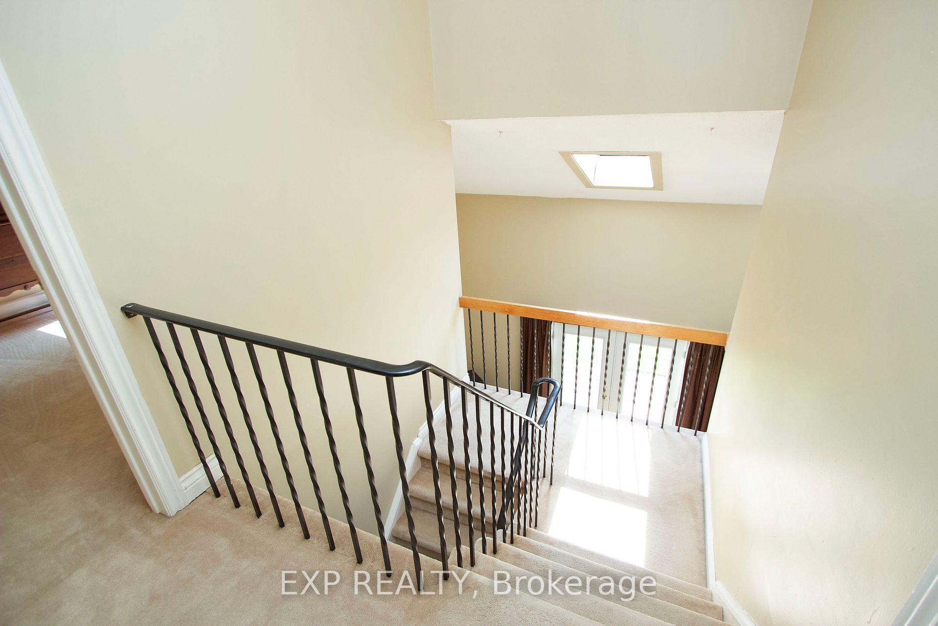 452 Camelot Dr