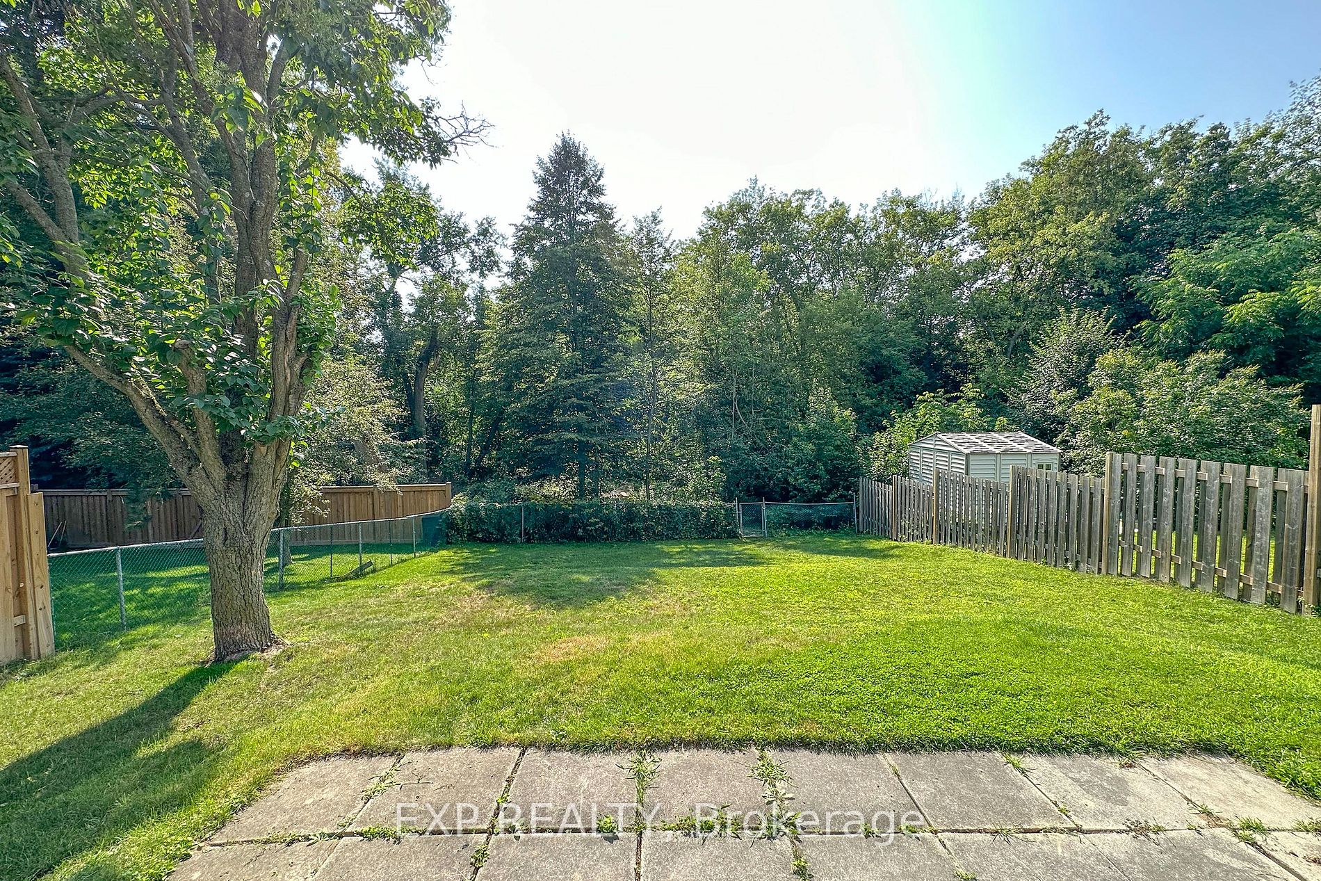 452 Camelot Dr