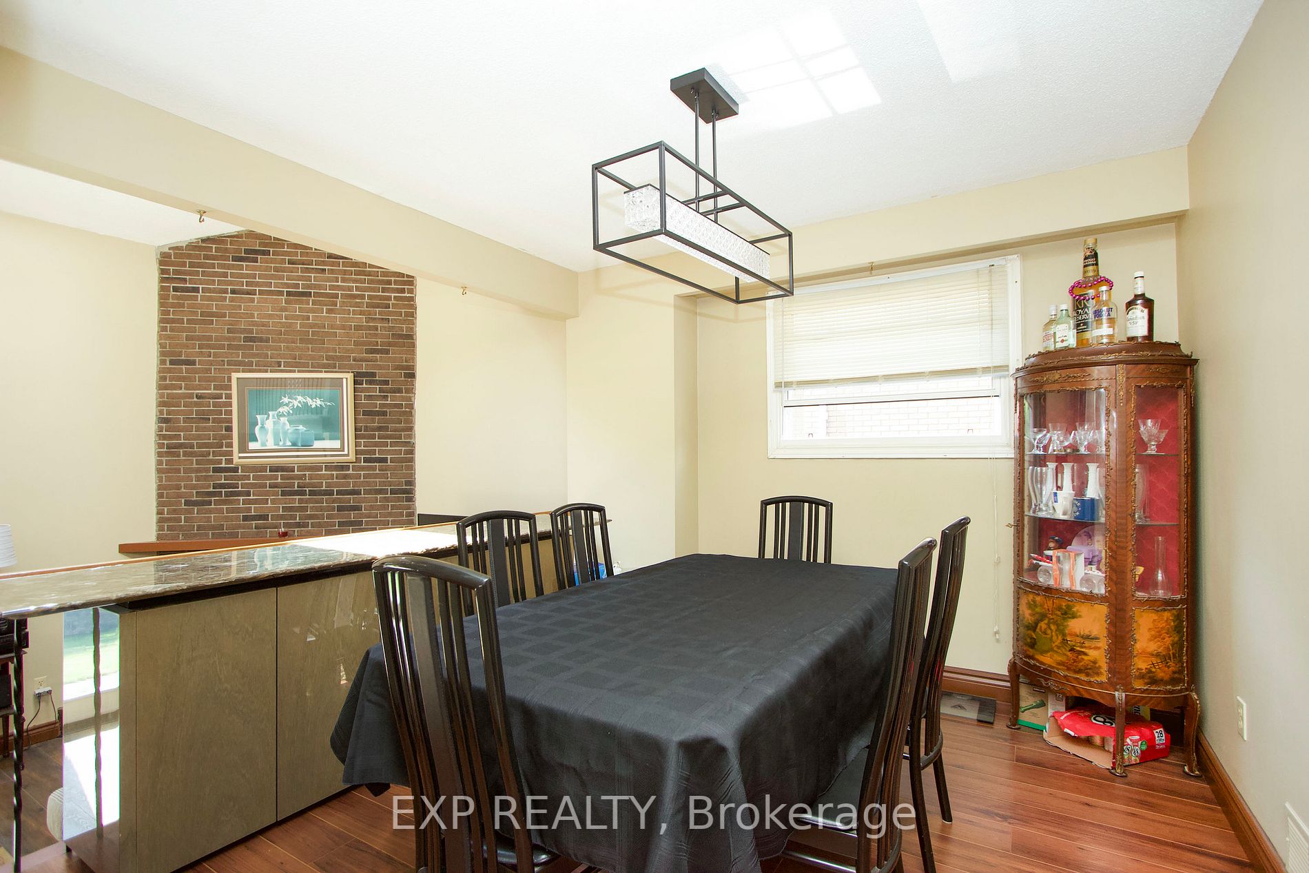 452 Camelot Dr
