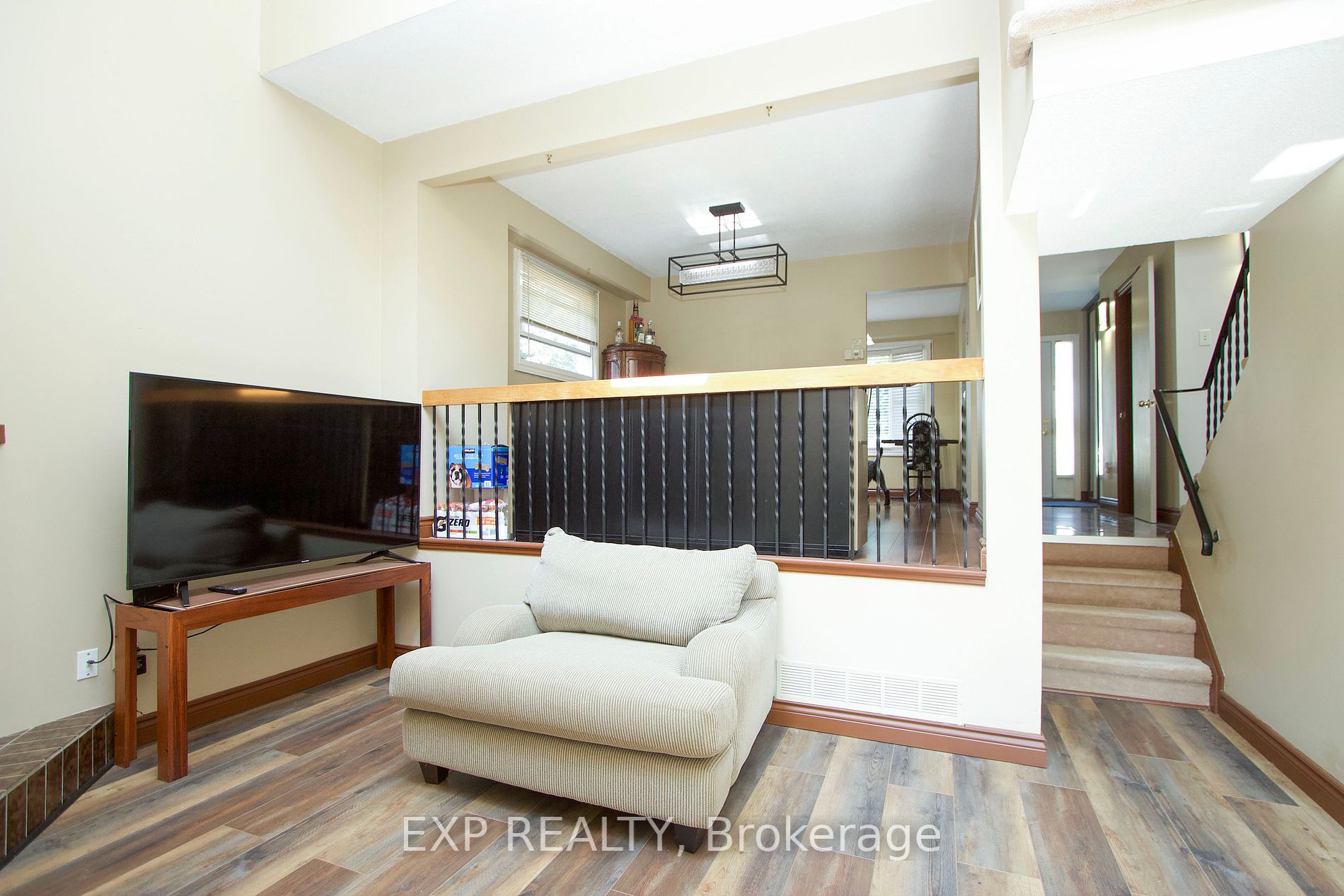 452 Camelot Dr