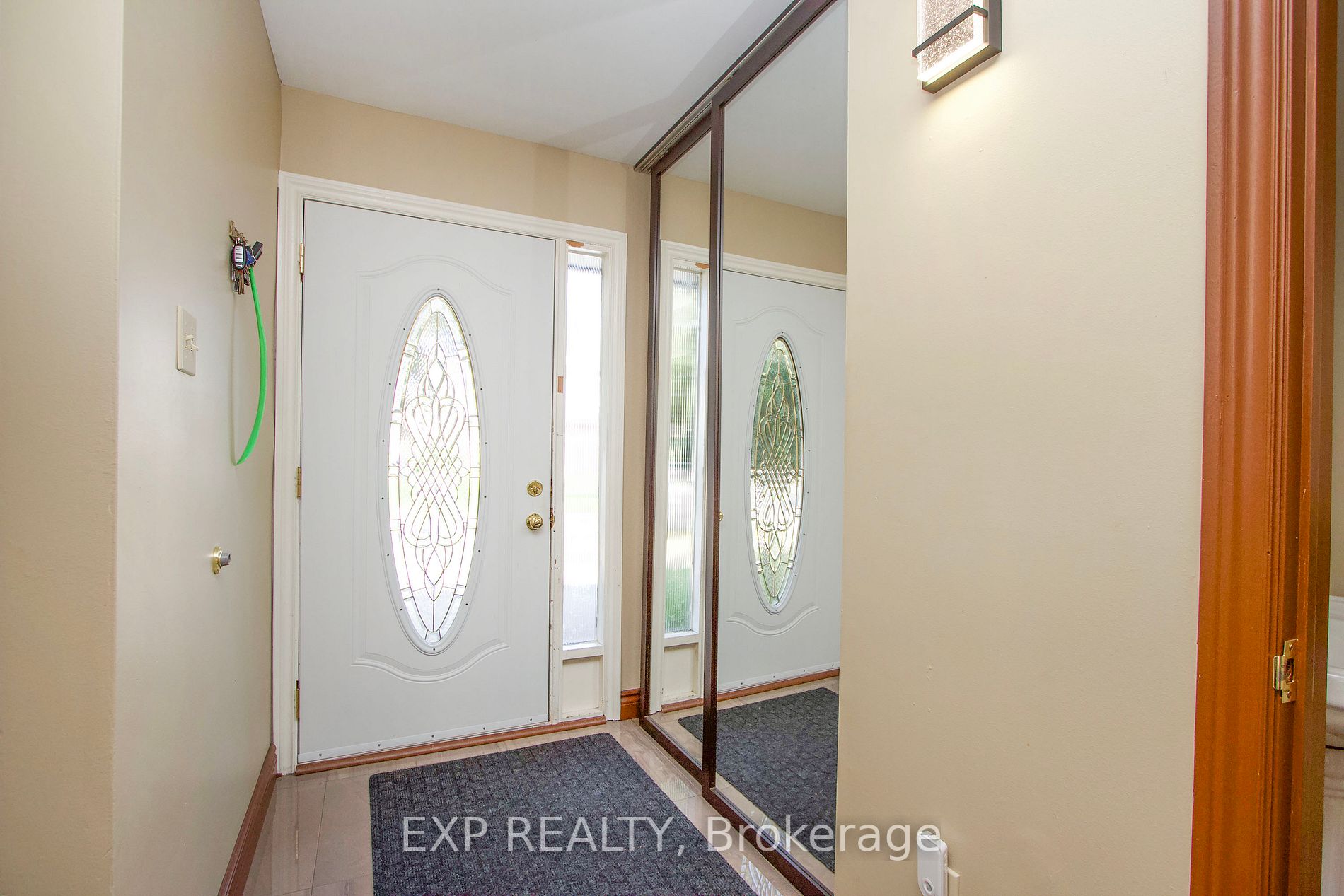 452 Camelot Dr
