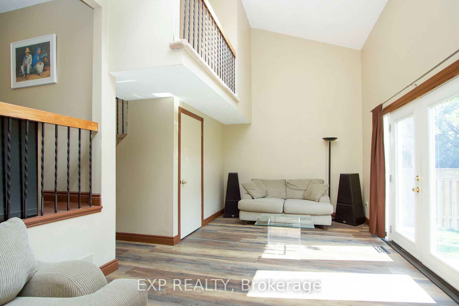 452 Camelot Dr