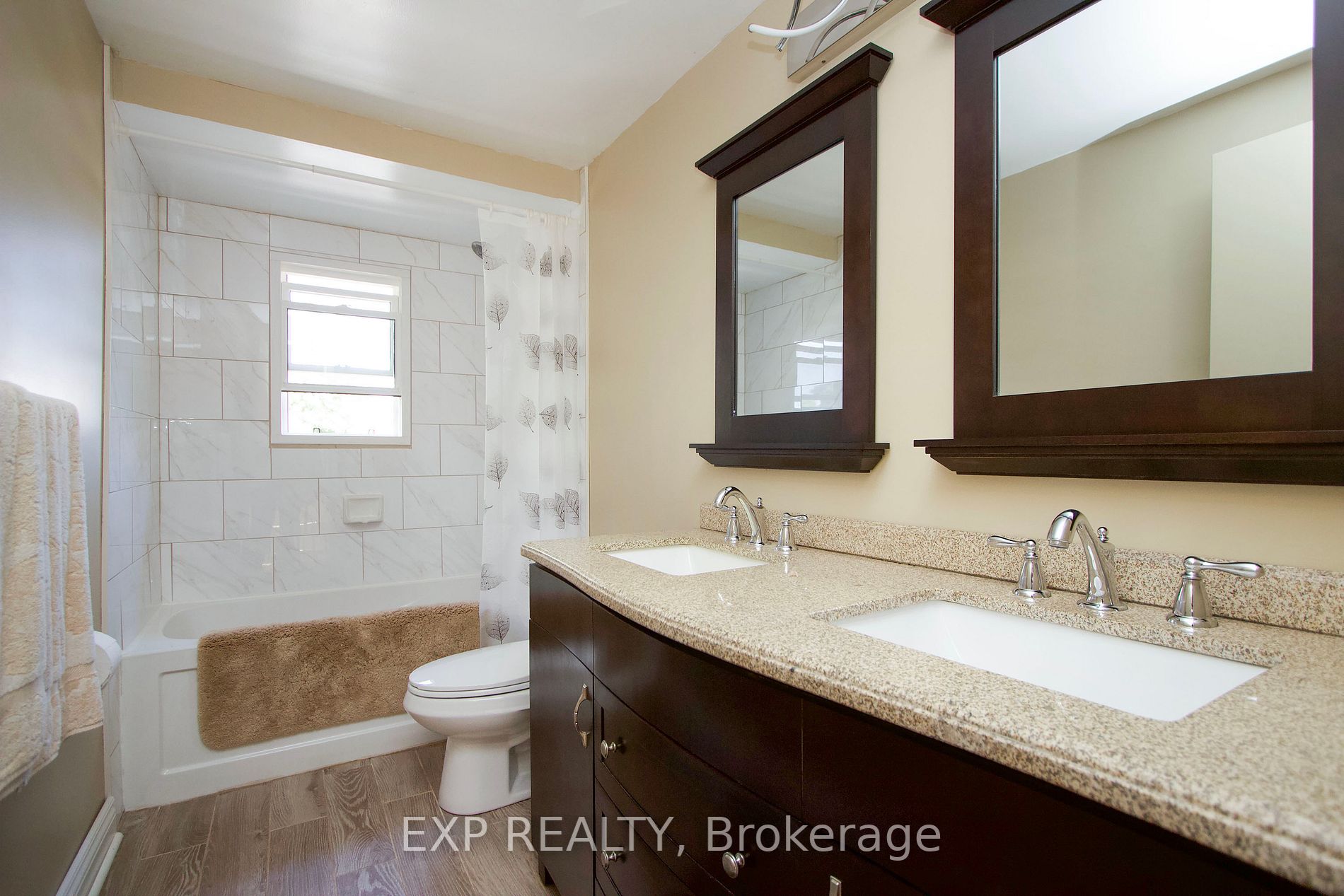 452 Camelot Dr