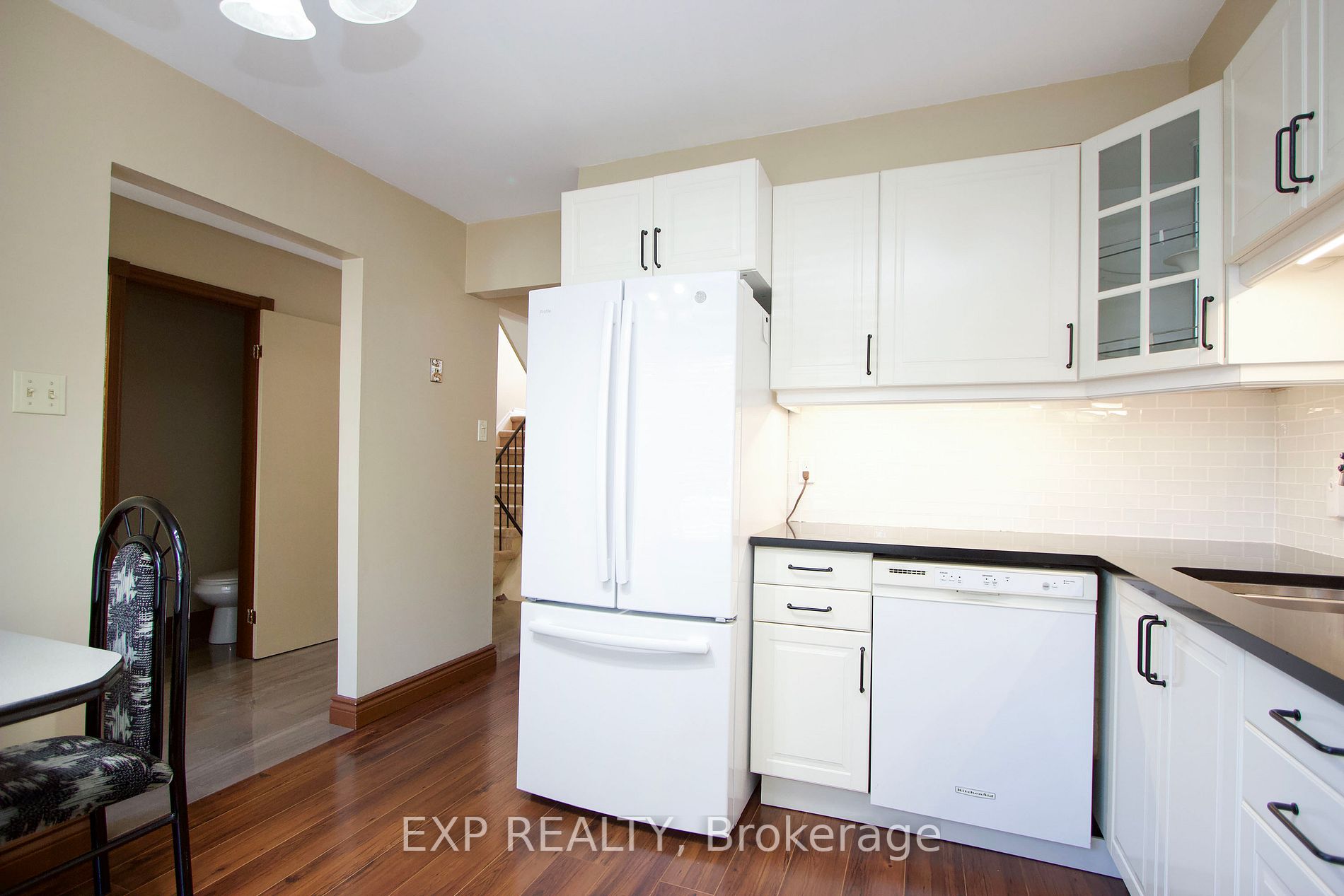 452 Camelot Dr