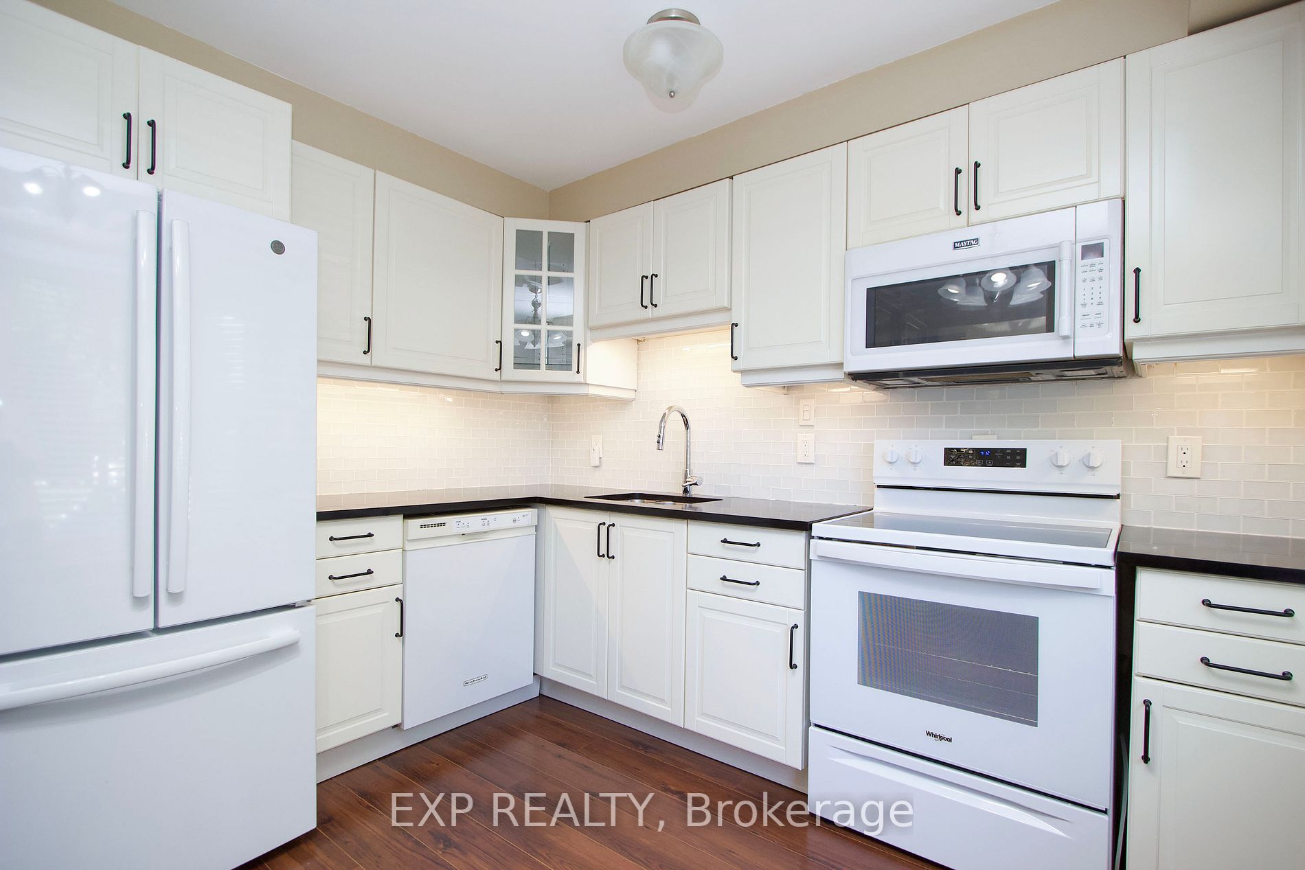 452 Camelot Dr