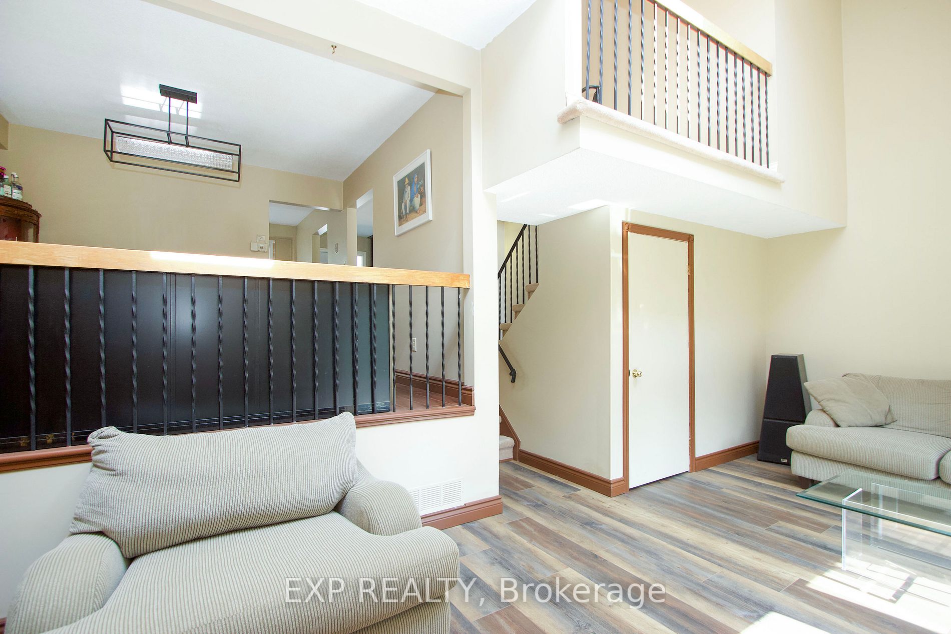 452 Camelot Dr