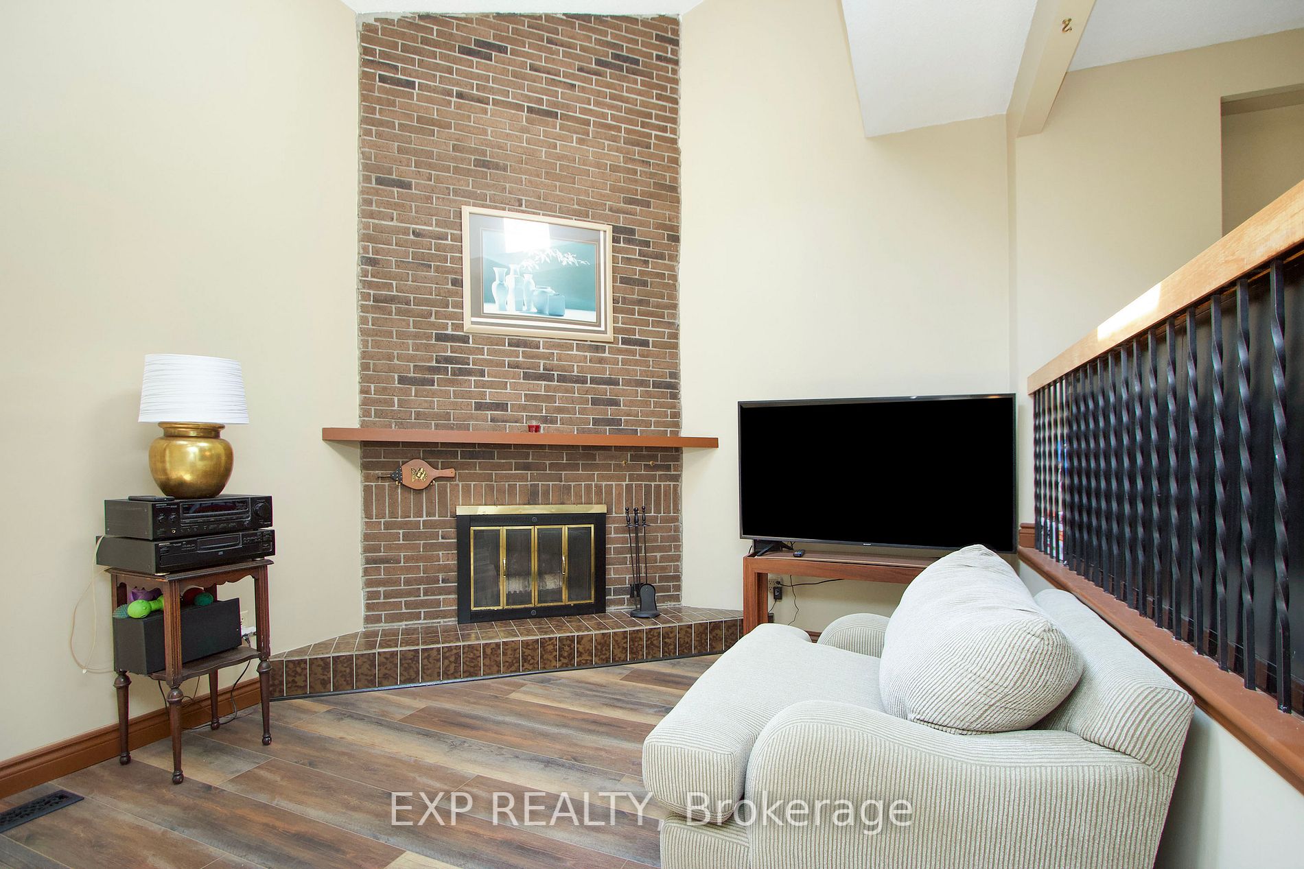 452 Camelot Dr
