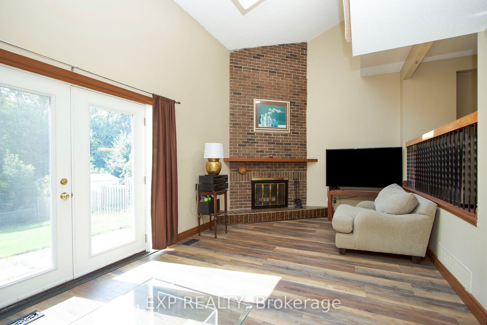 452 Camelot Dr