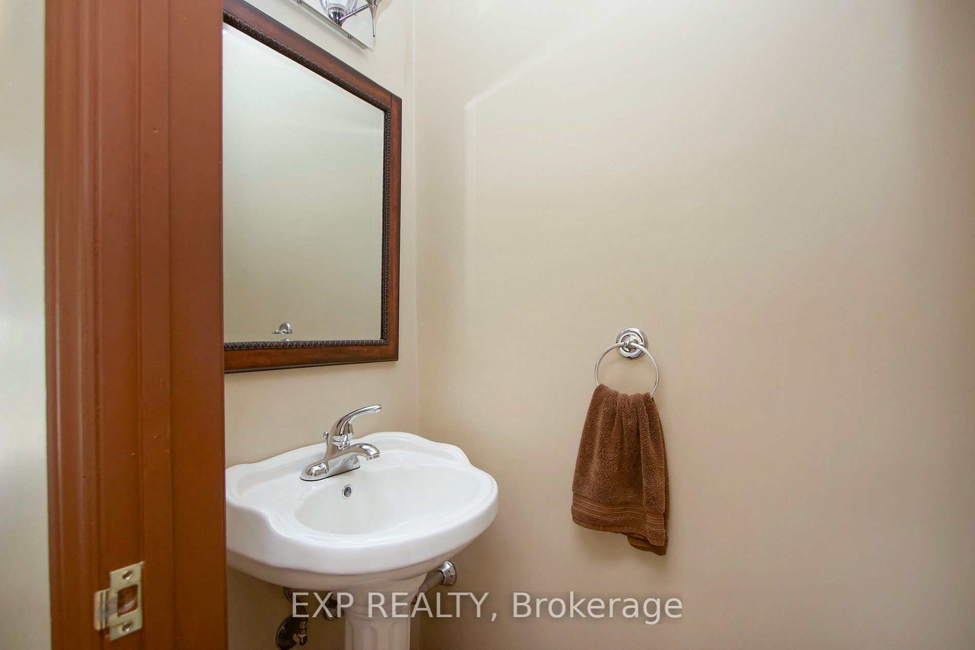 452 Camelot Dr