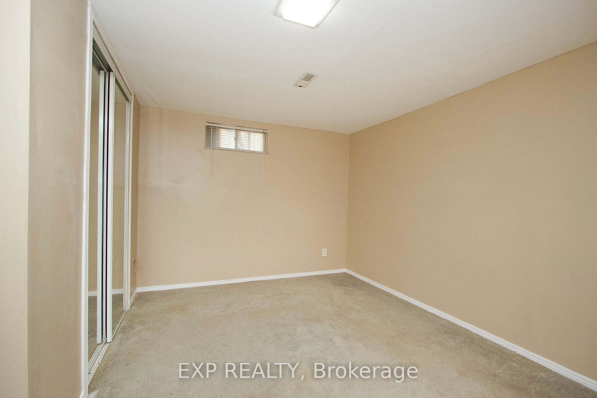 452 Camelot Dr