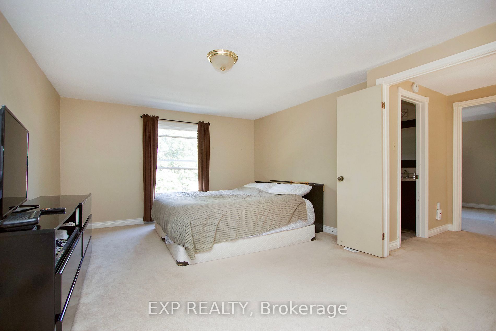452 Camelot Dr