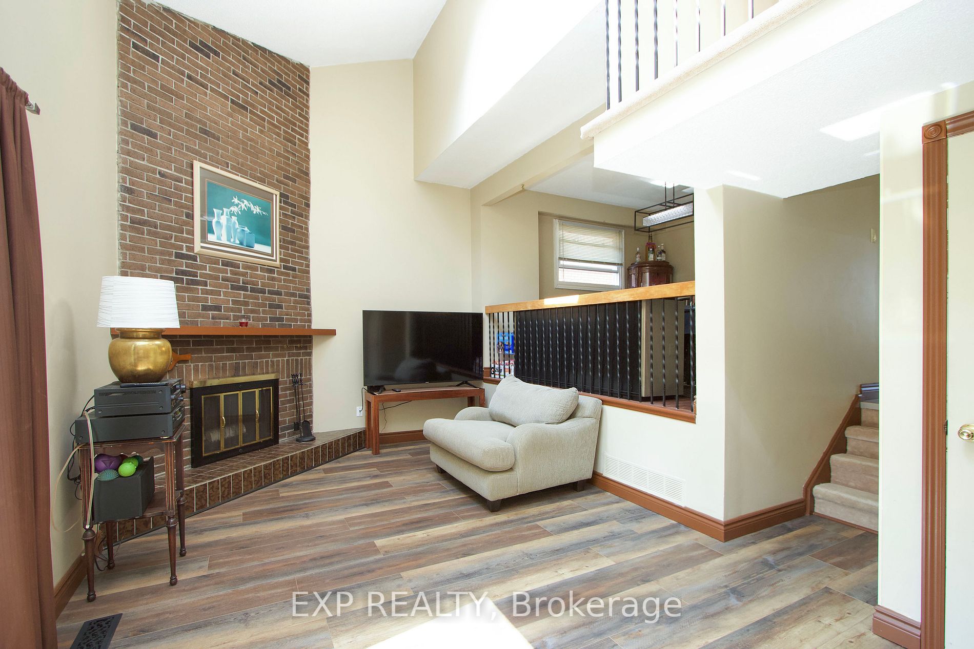 452 Camelot Dr