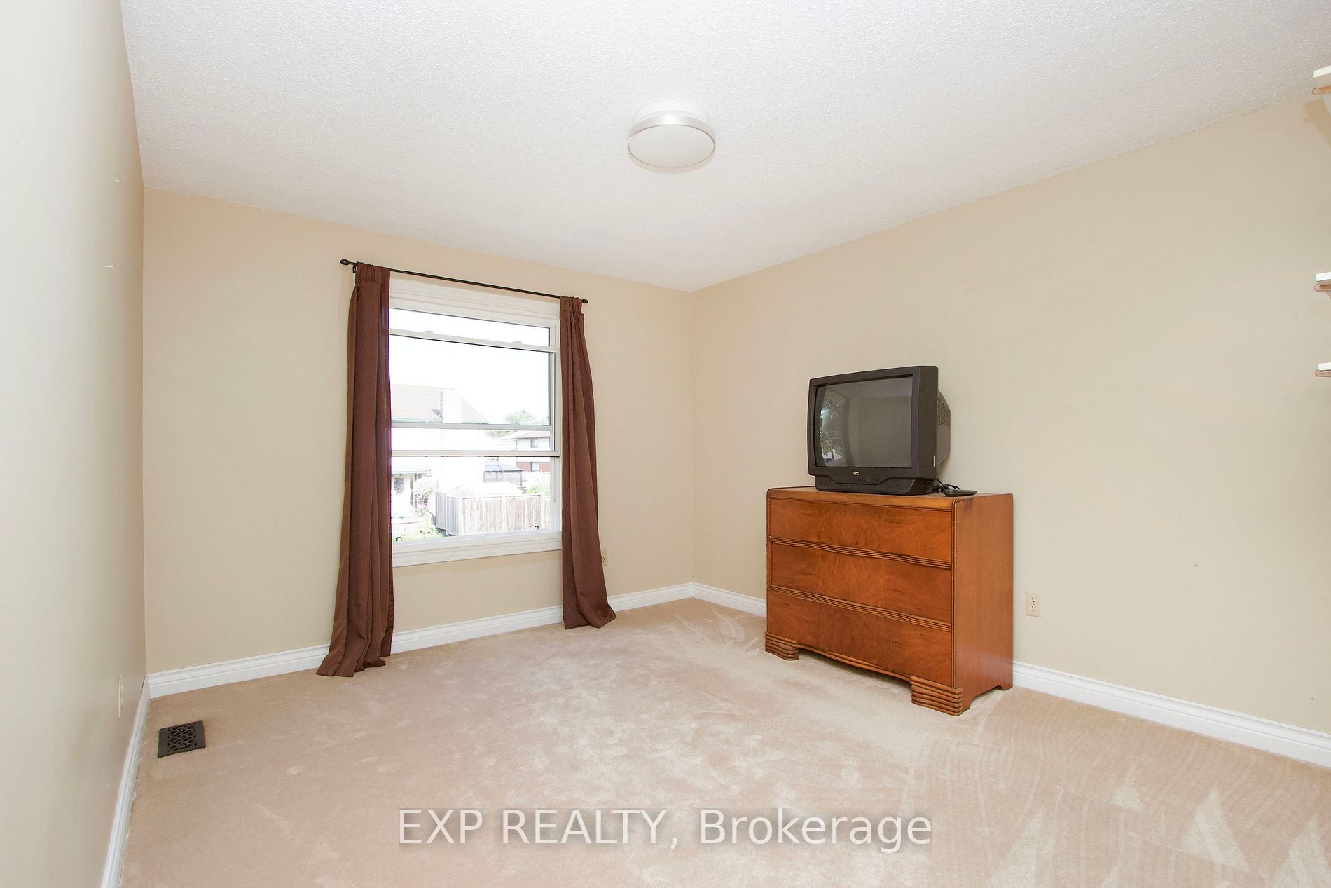 452 Camelot Dr
