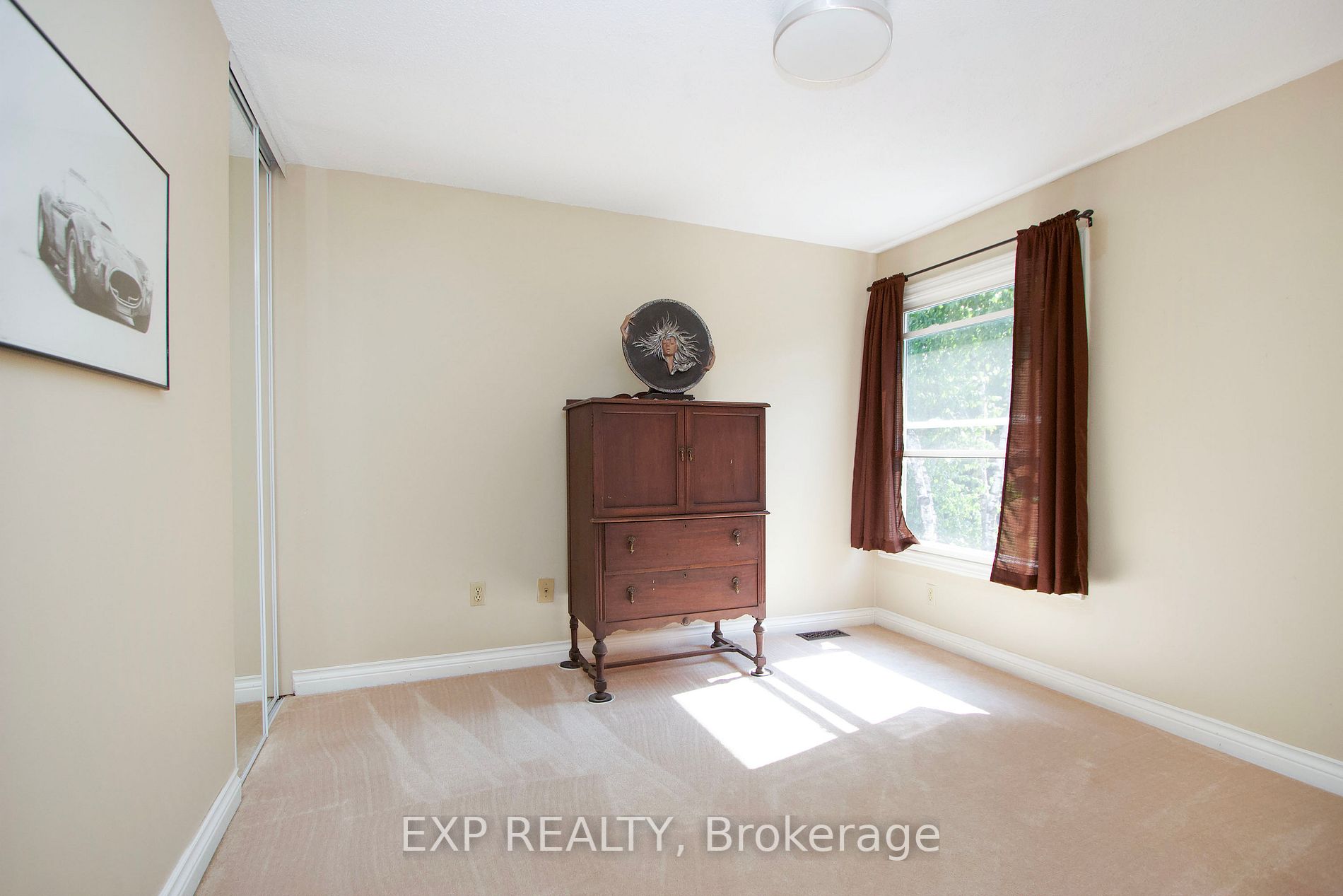 452 Camelot Dr