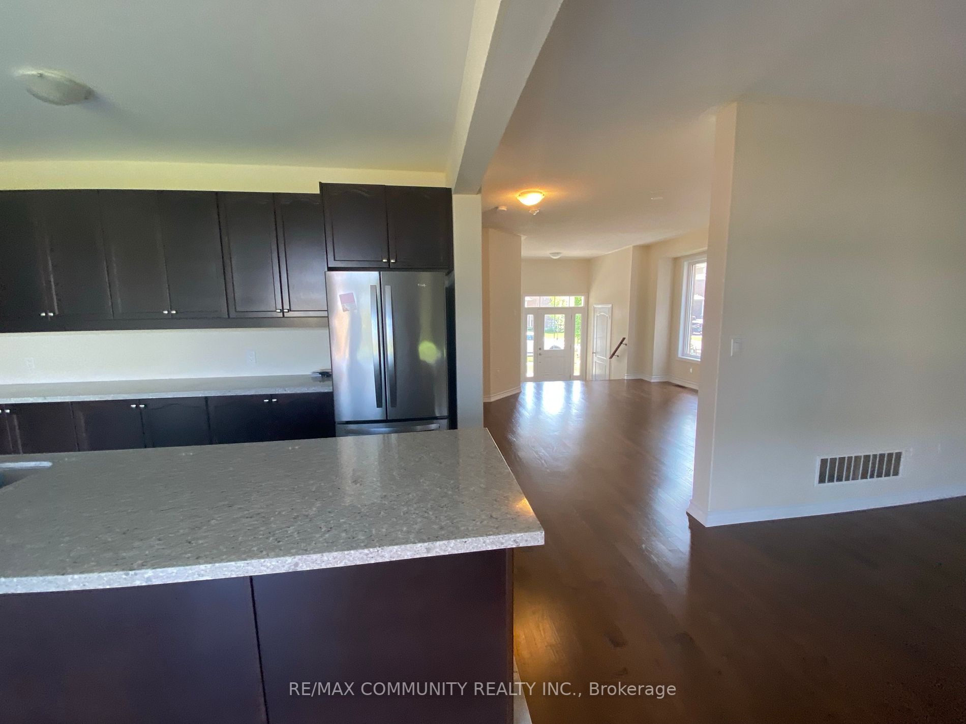 226 Crombie St