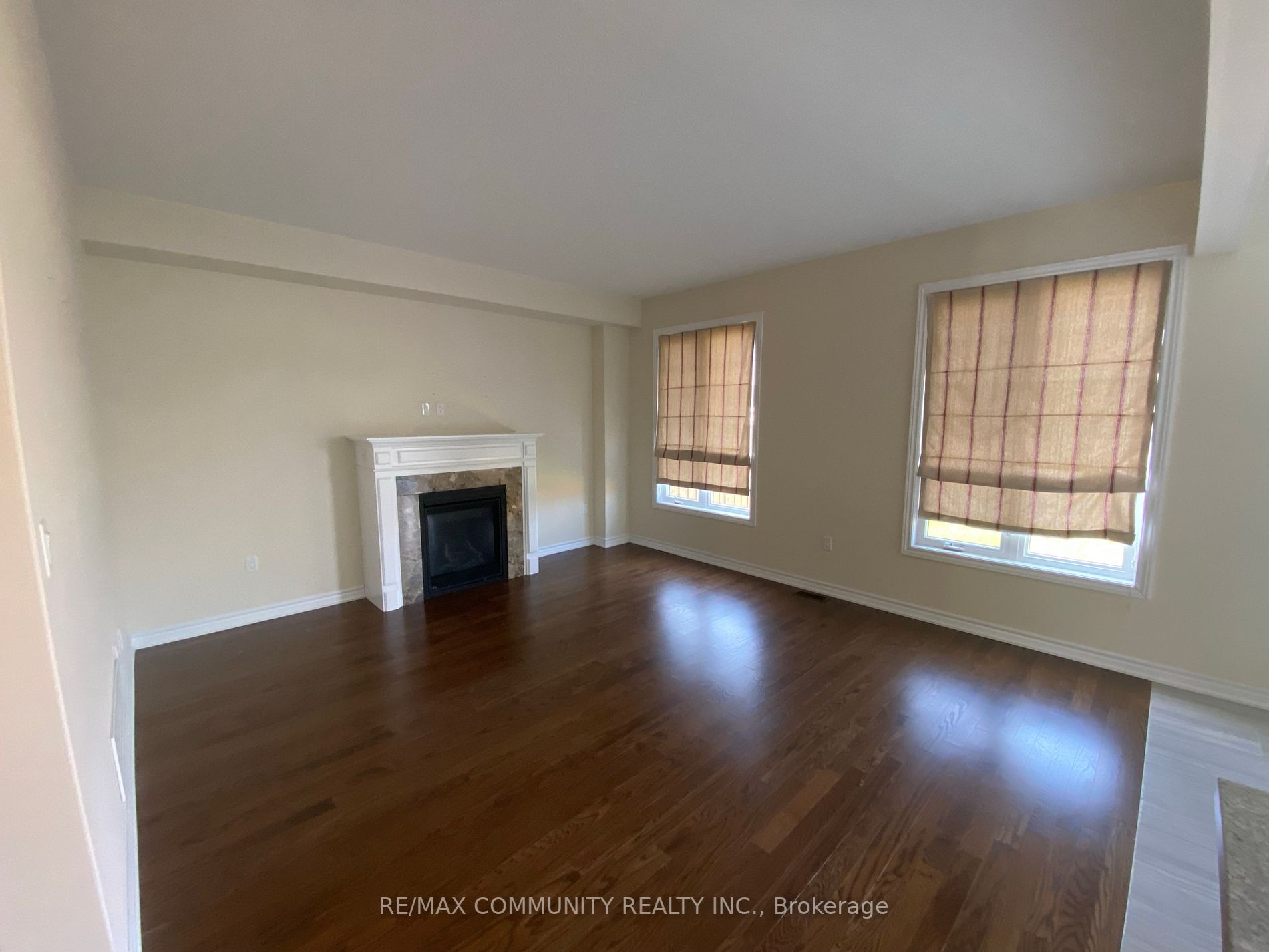 226 Crombie St