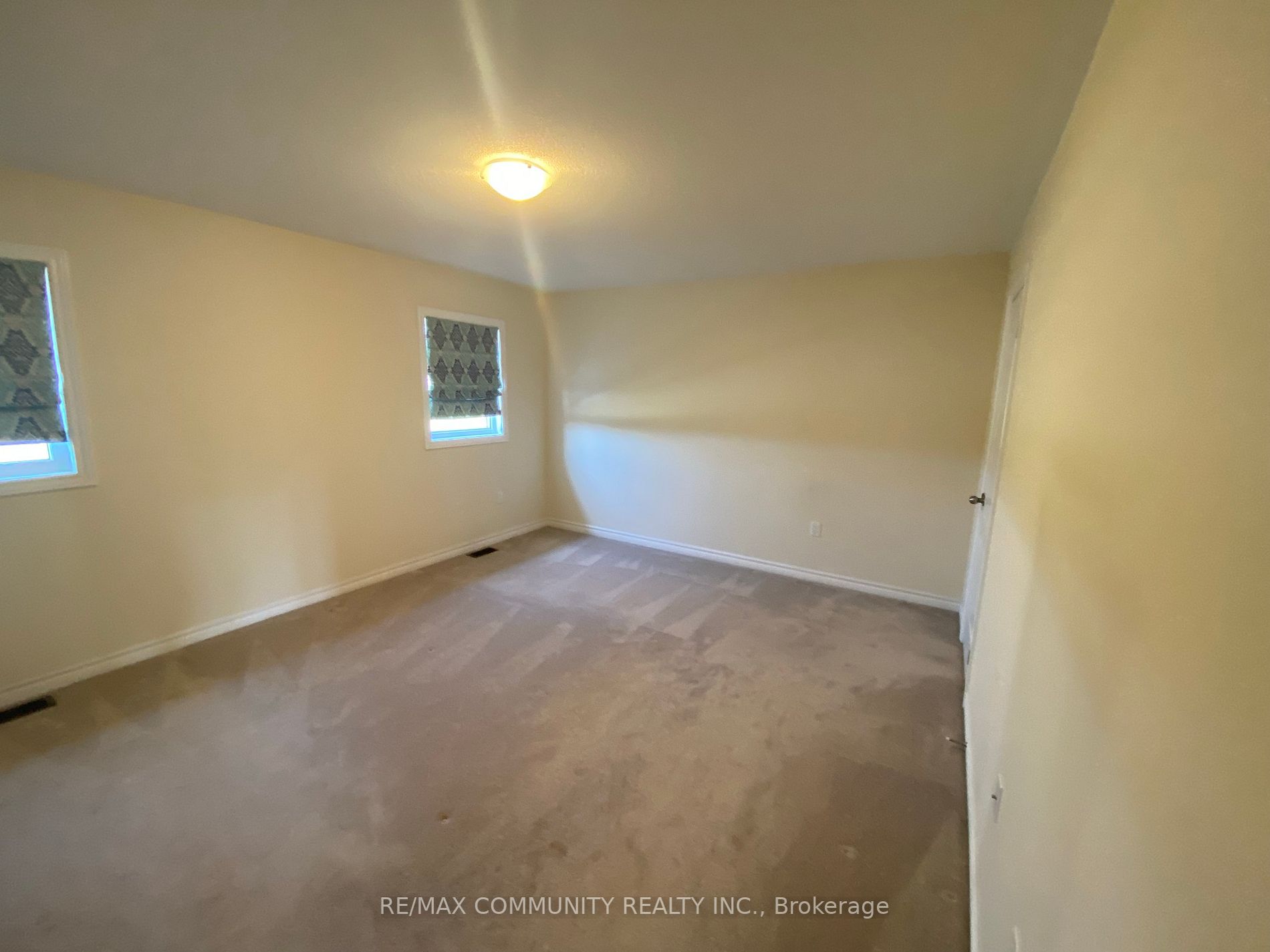 226 Crombie St