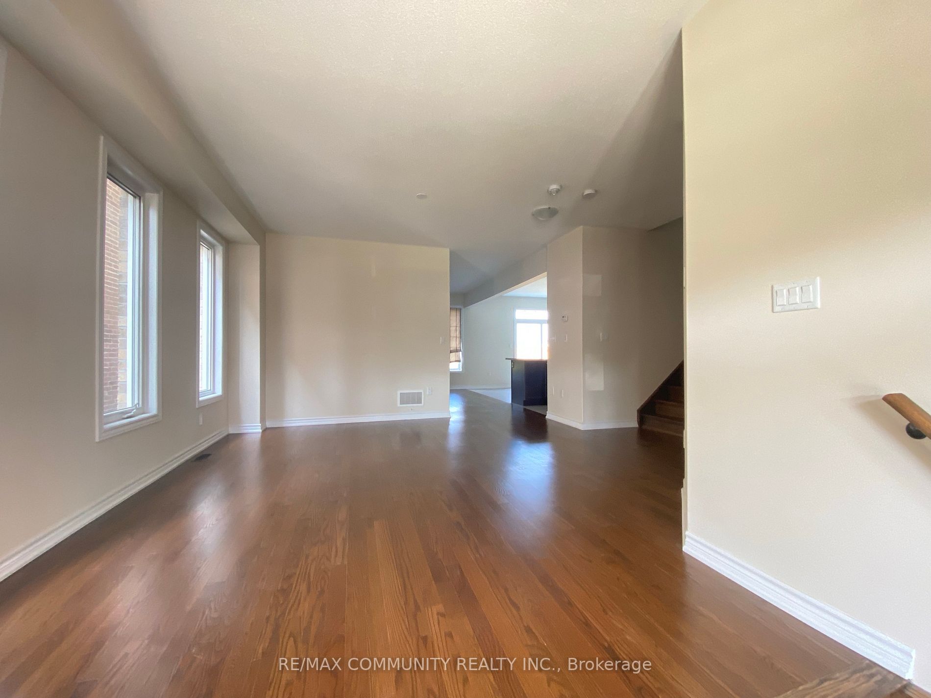 226 Crombie St