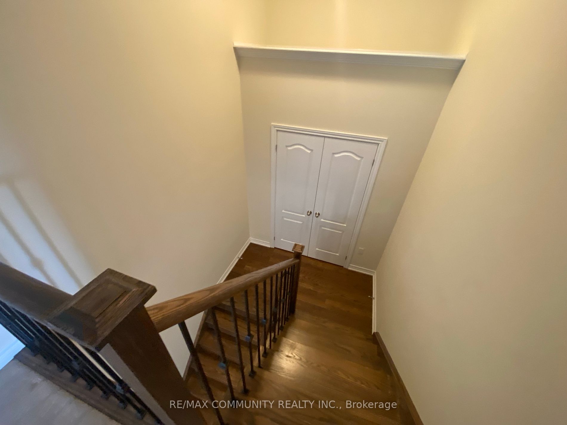 226 Crombie St