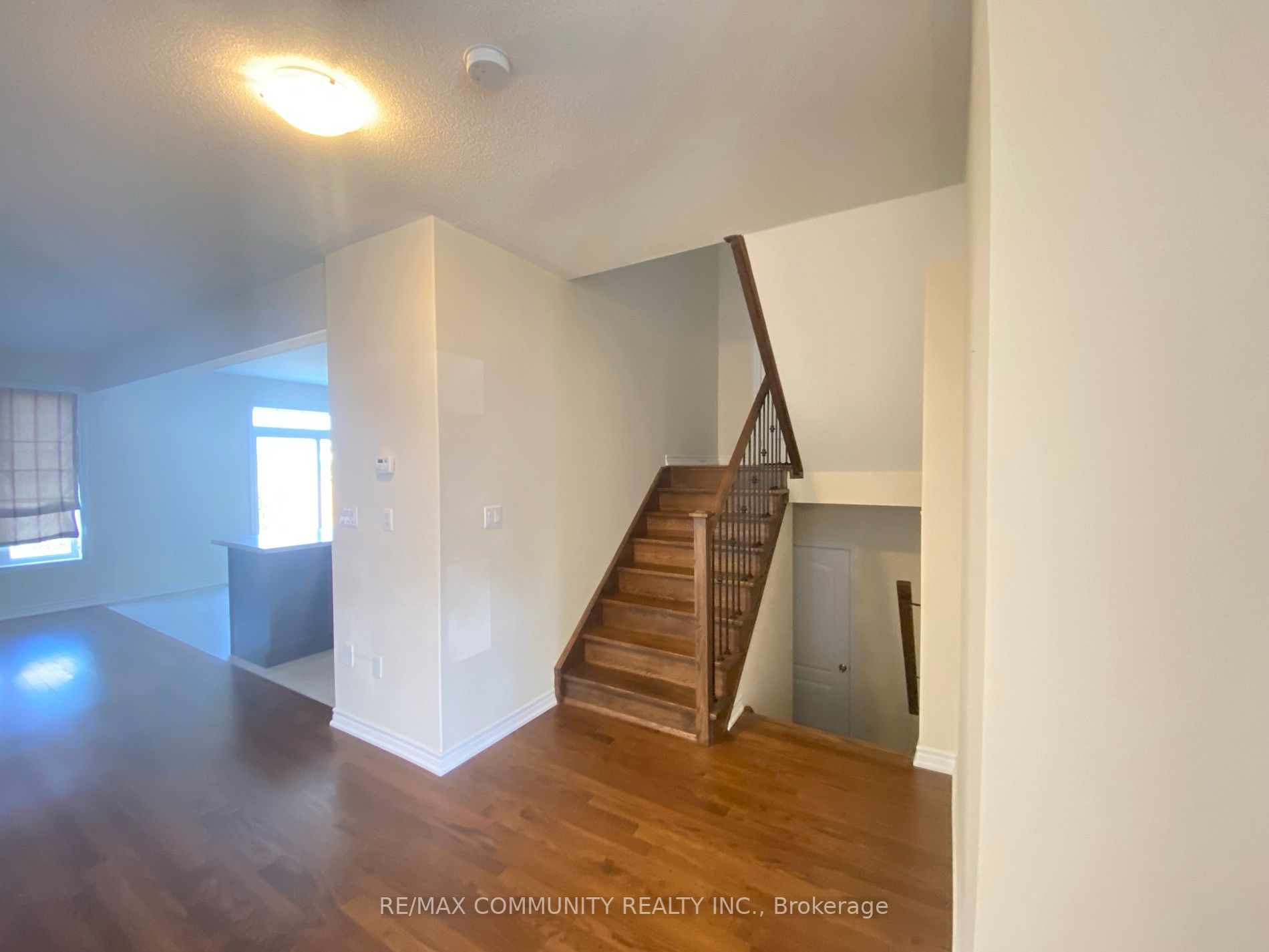 226 Crombie St
