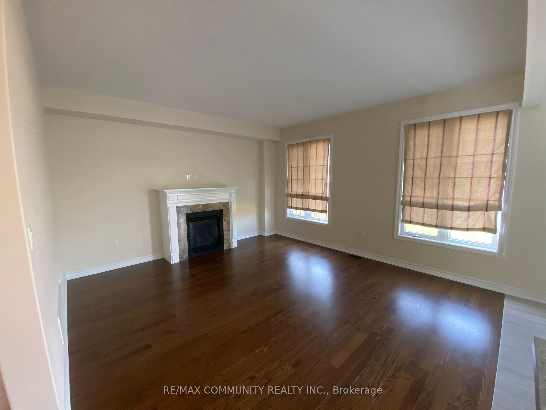 226 Crombie St