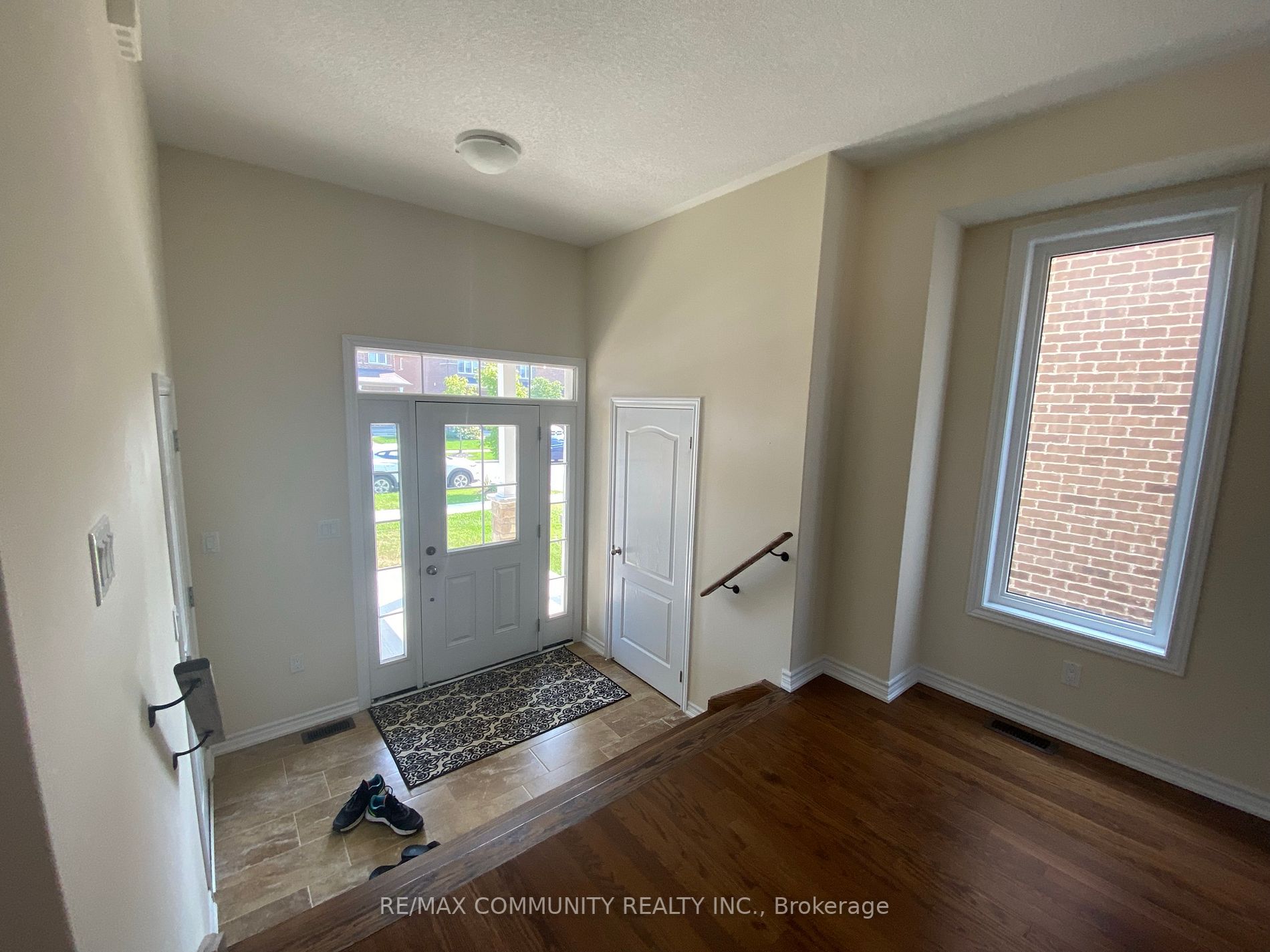 226 Crombie St