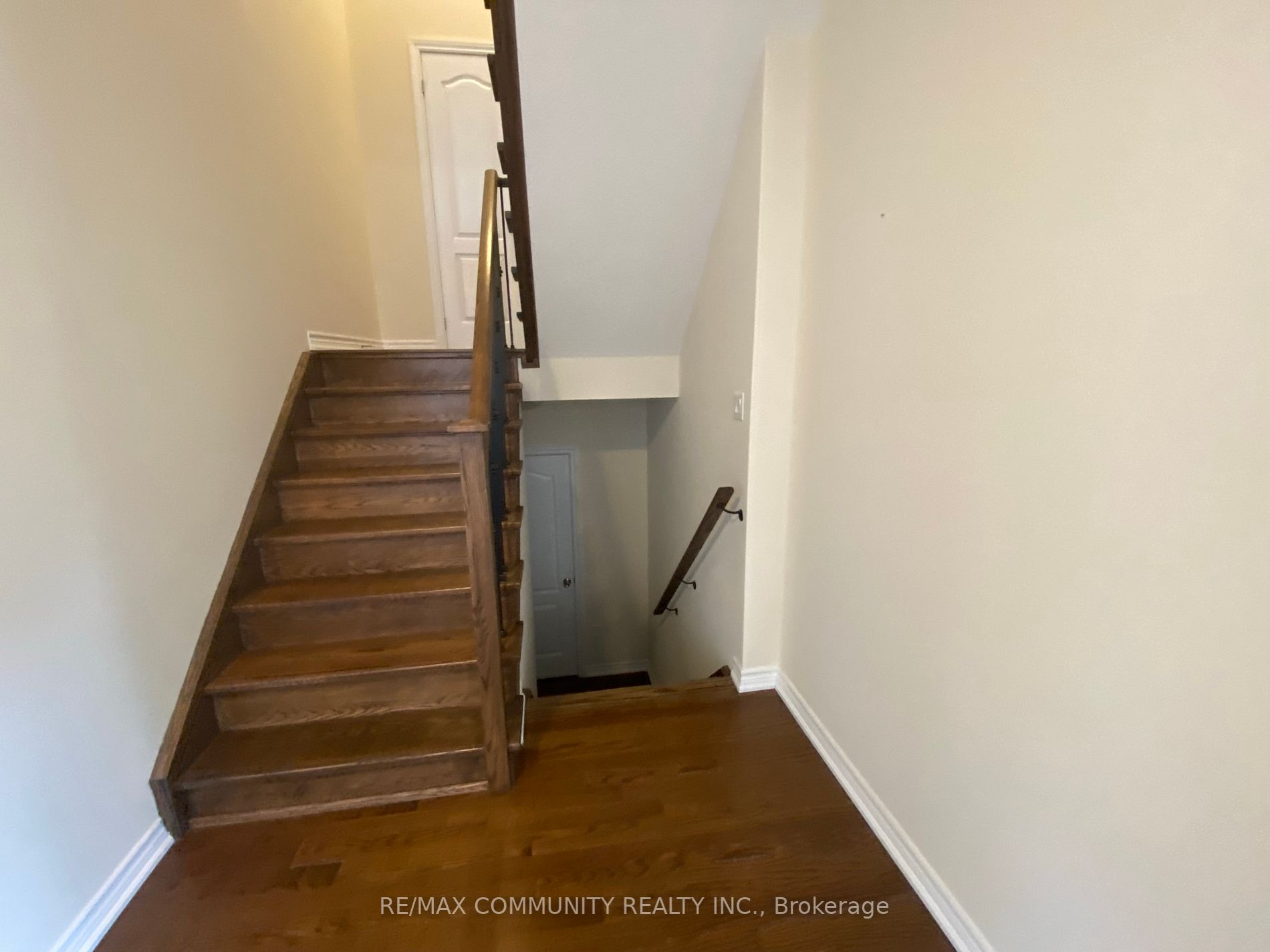 226 Crombie St