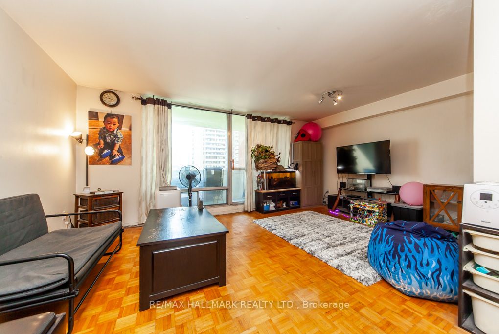 1 Massey Sq, #418