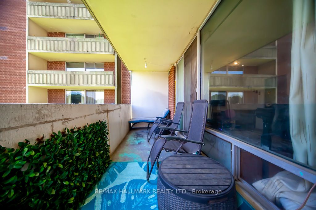 1 Massey Sq, #418
