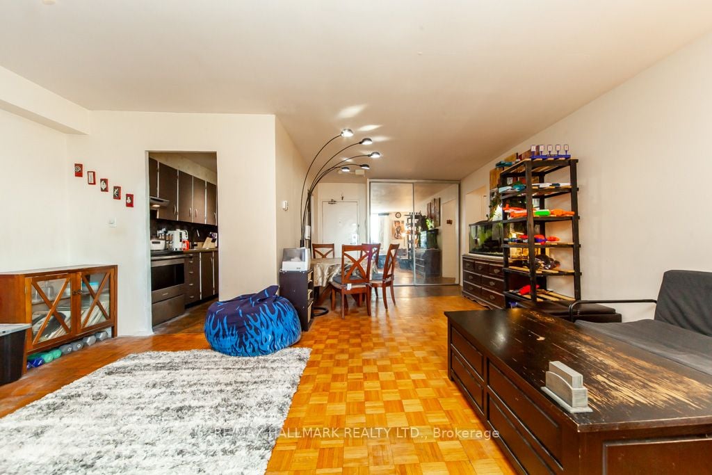 1 Massey Sq, #418