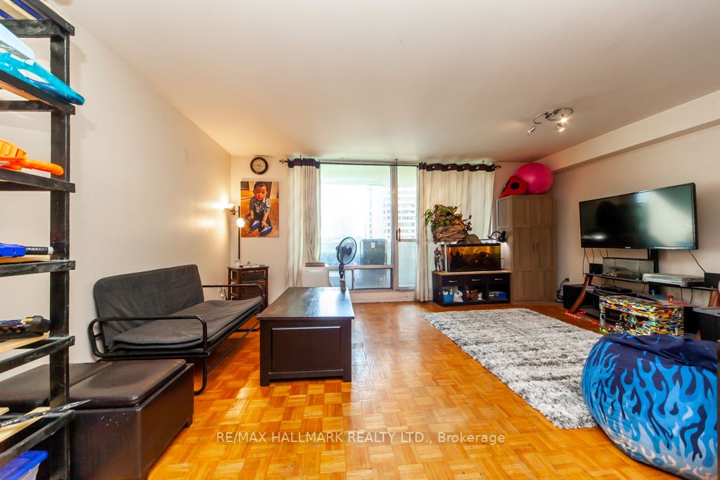 1 Massey Sq, #418