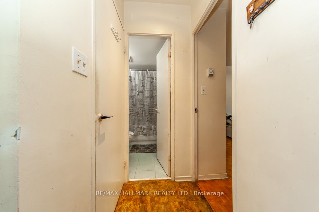 1 Massey Sq, #418