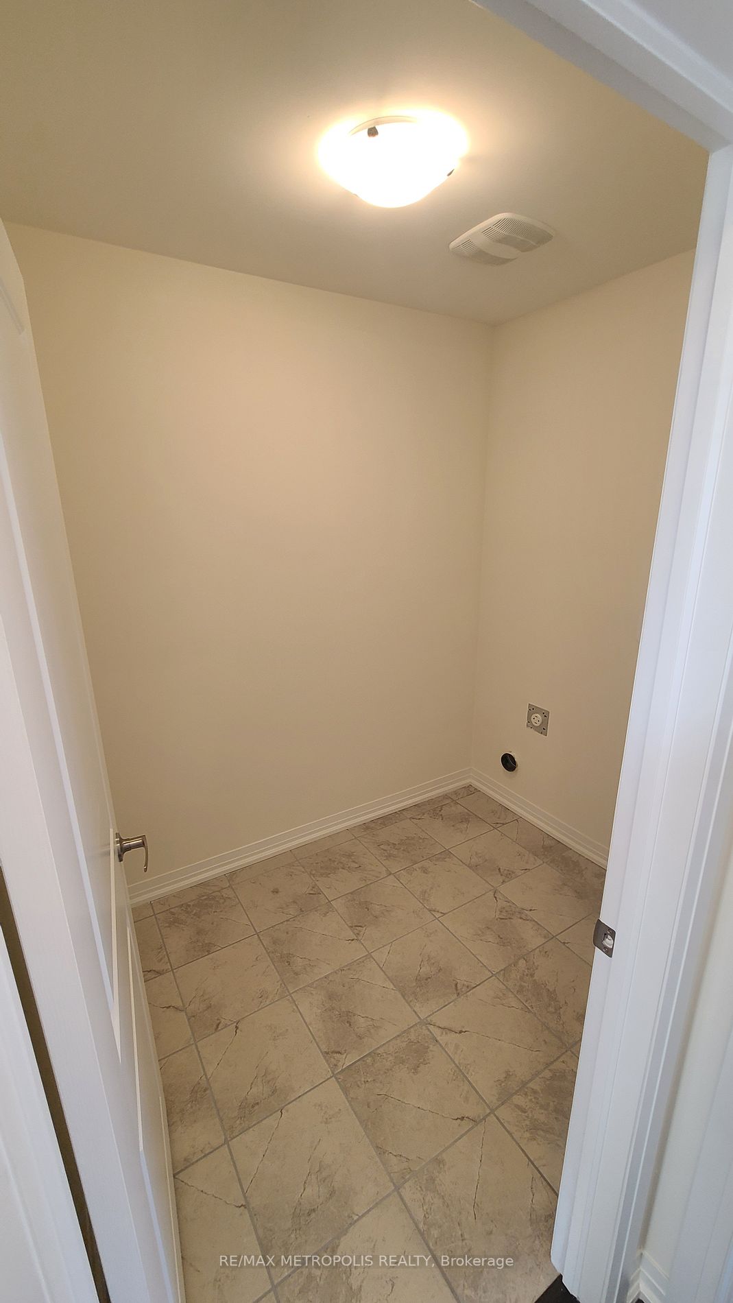 2724 PETER MATTHEWS Drive