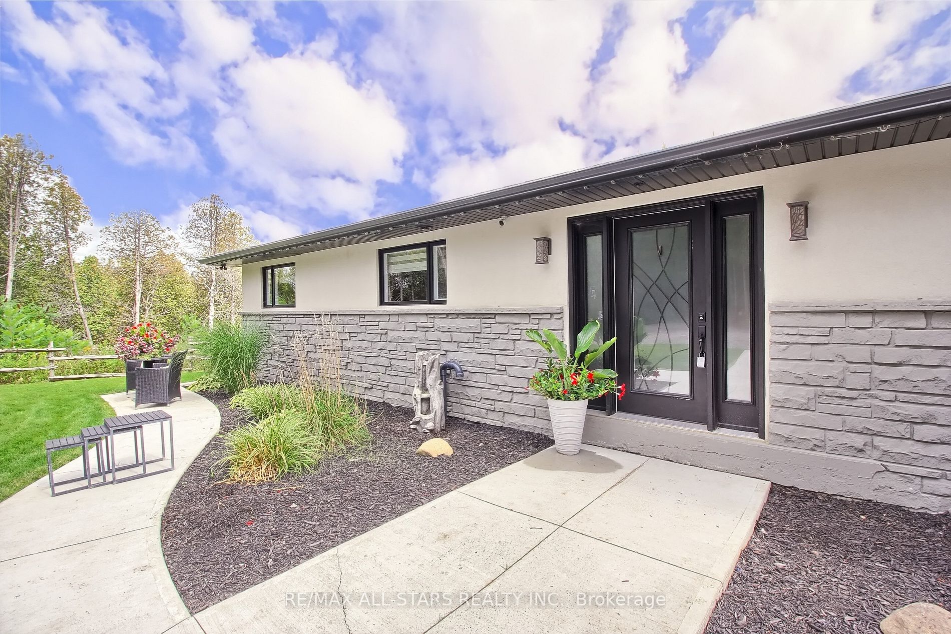 215 Uxbridge Pickering Line