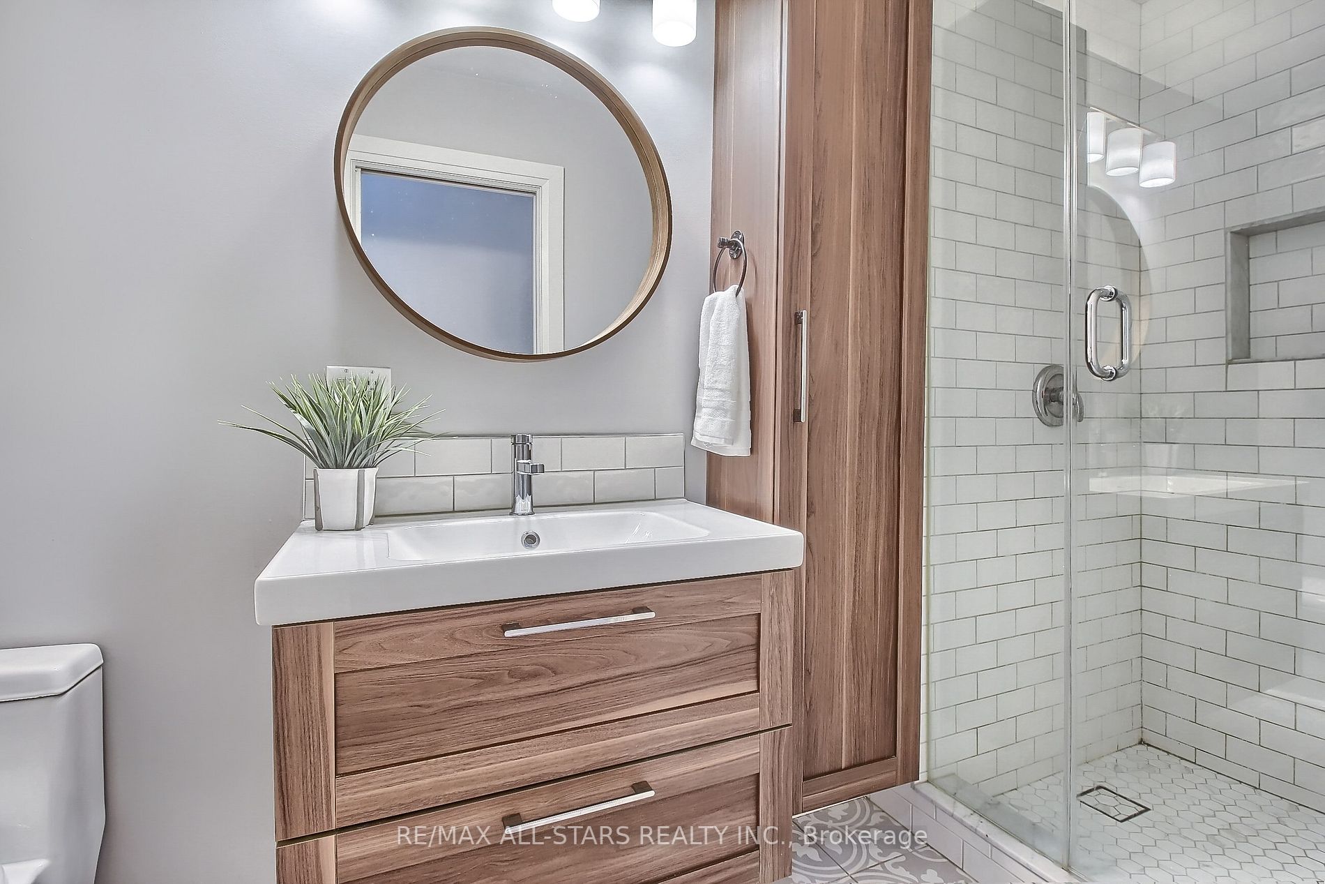 215 Uxbridge Pickering Line