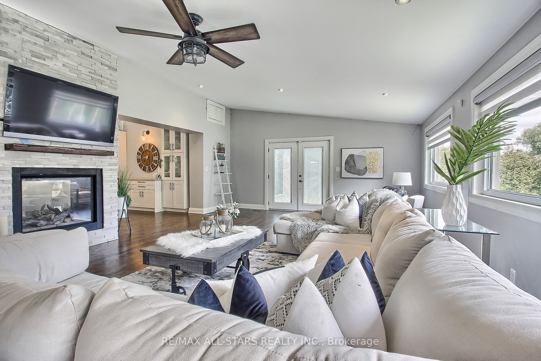 215 Uxbridge Pickering Line