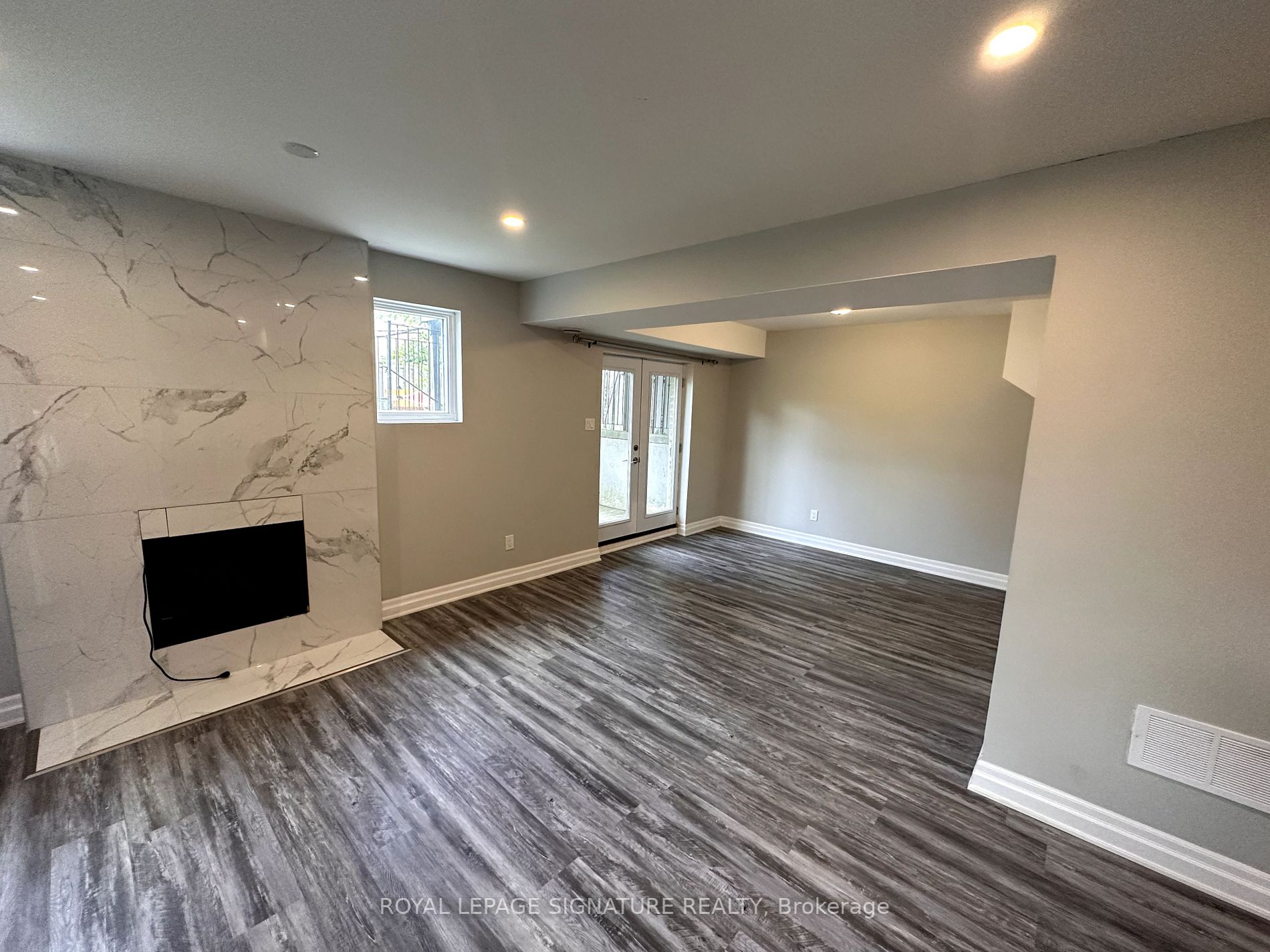 2 Whittington Crt, #Lower