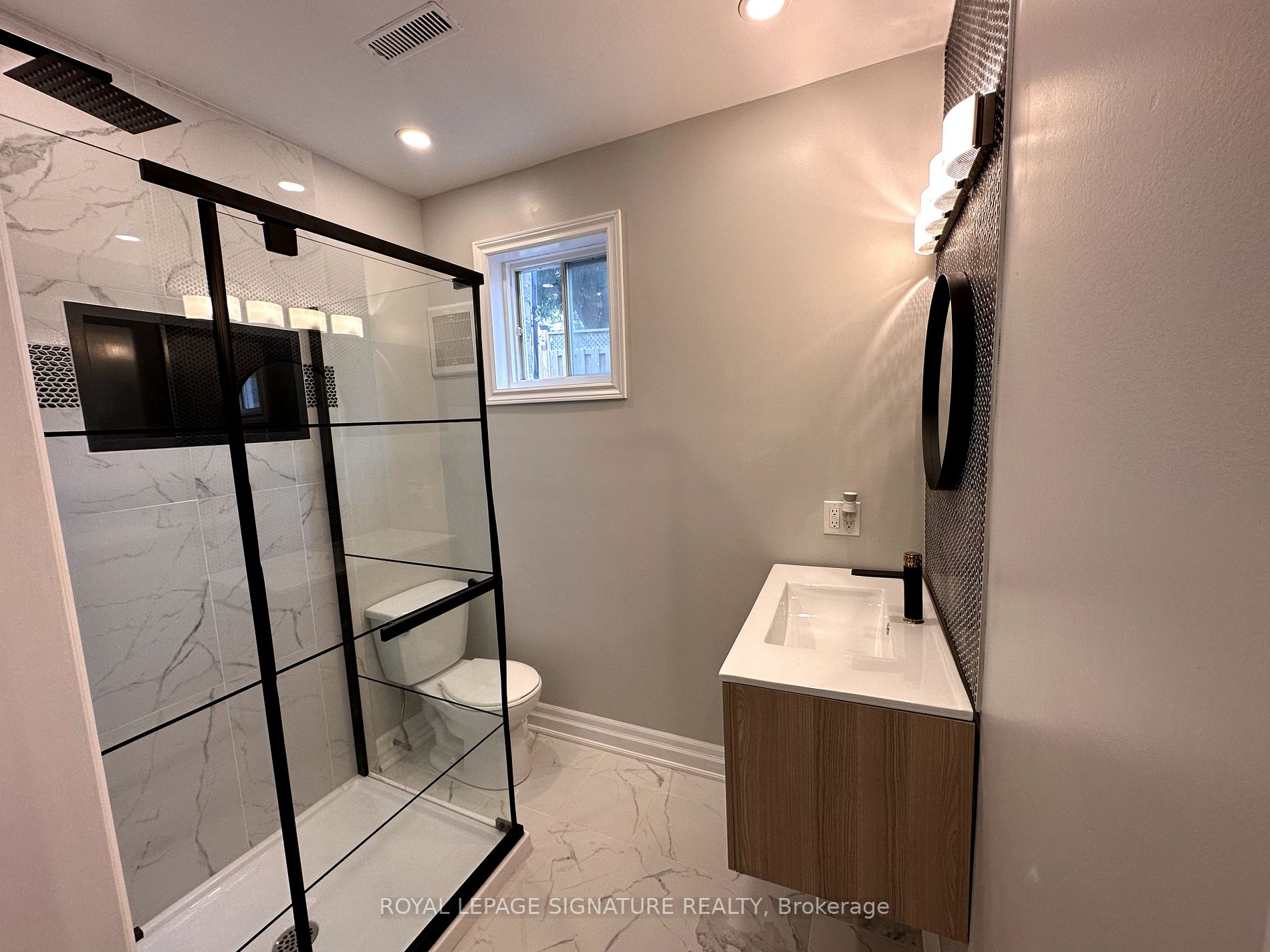 2 Whittington Crt, #Lower