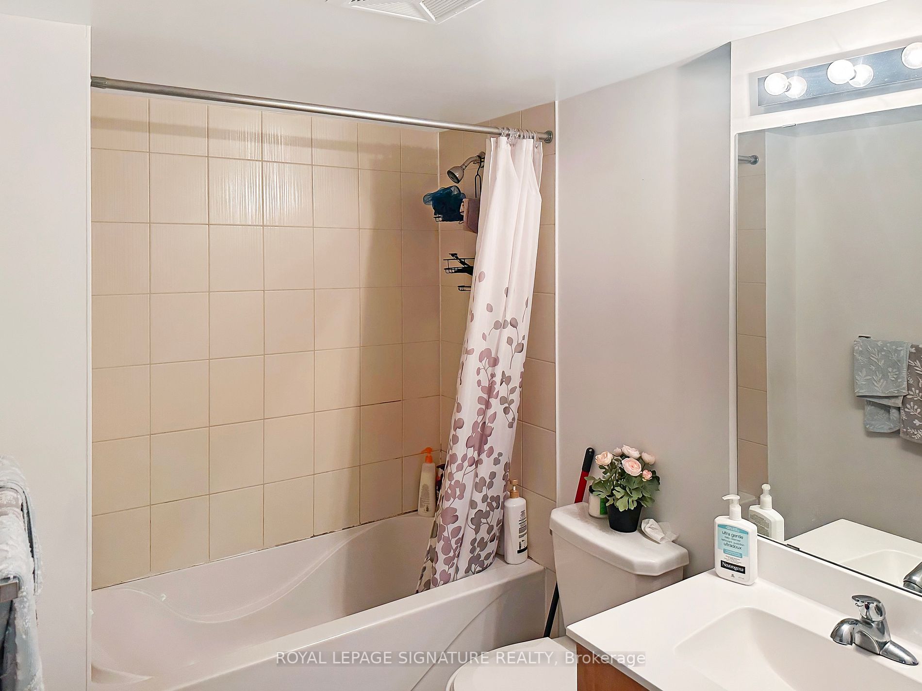 50 Town Centre Crt, #2511