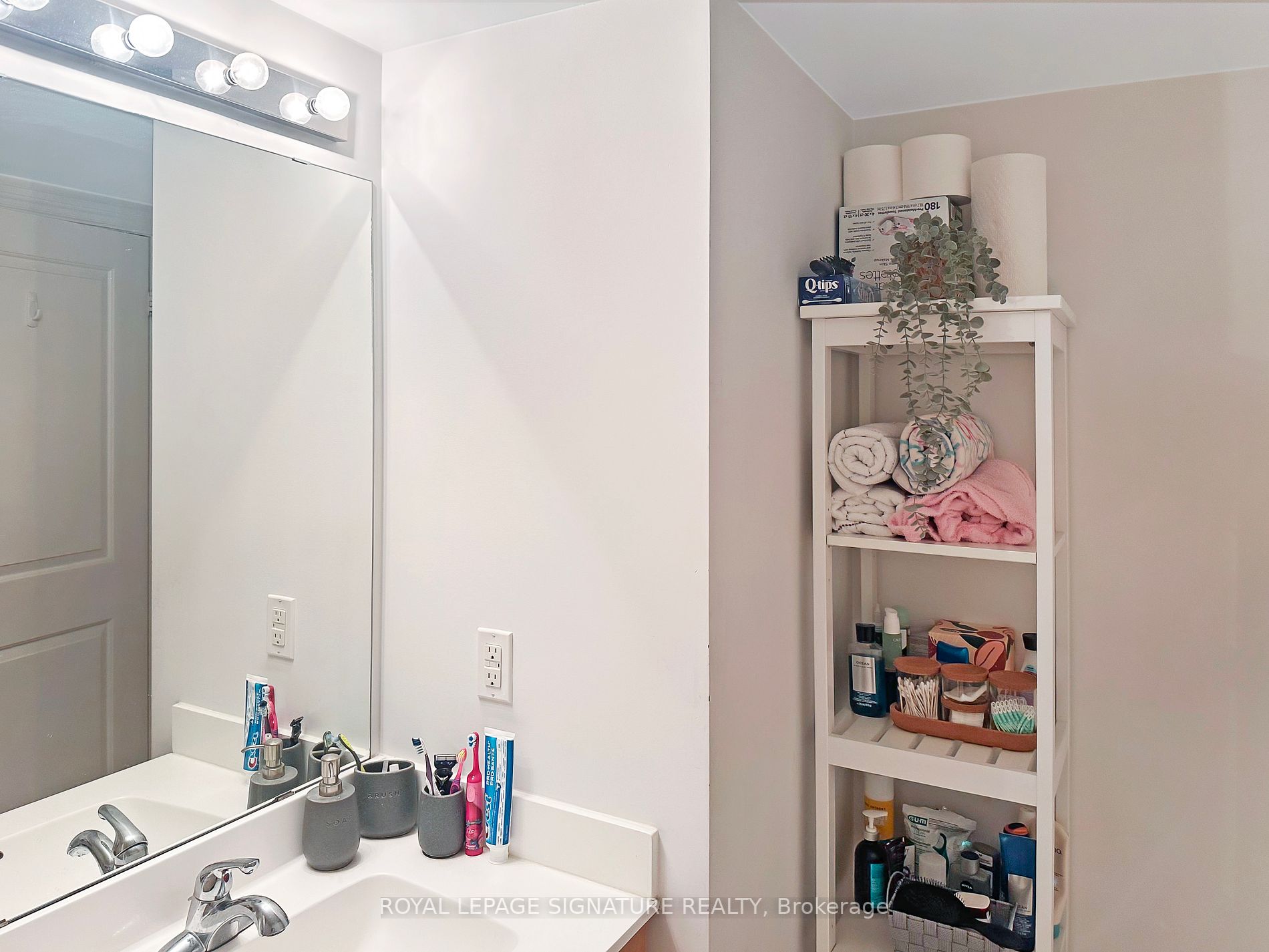 50 Town Centre Crt, #2511